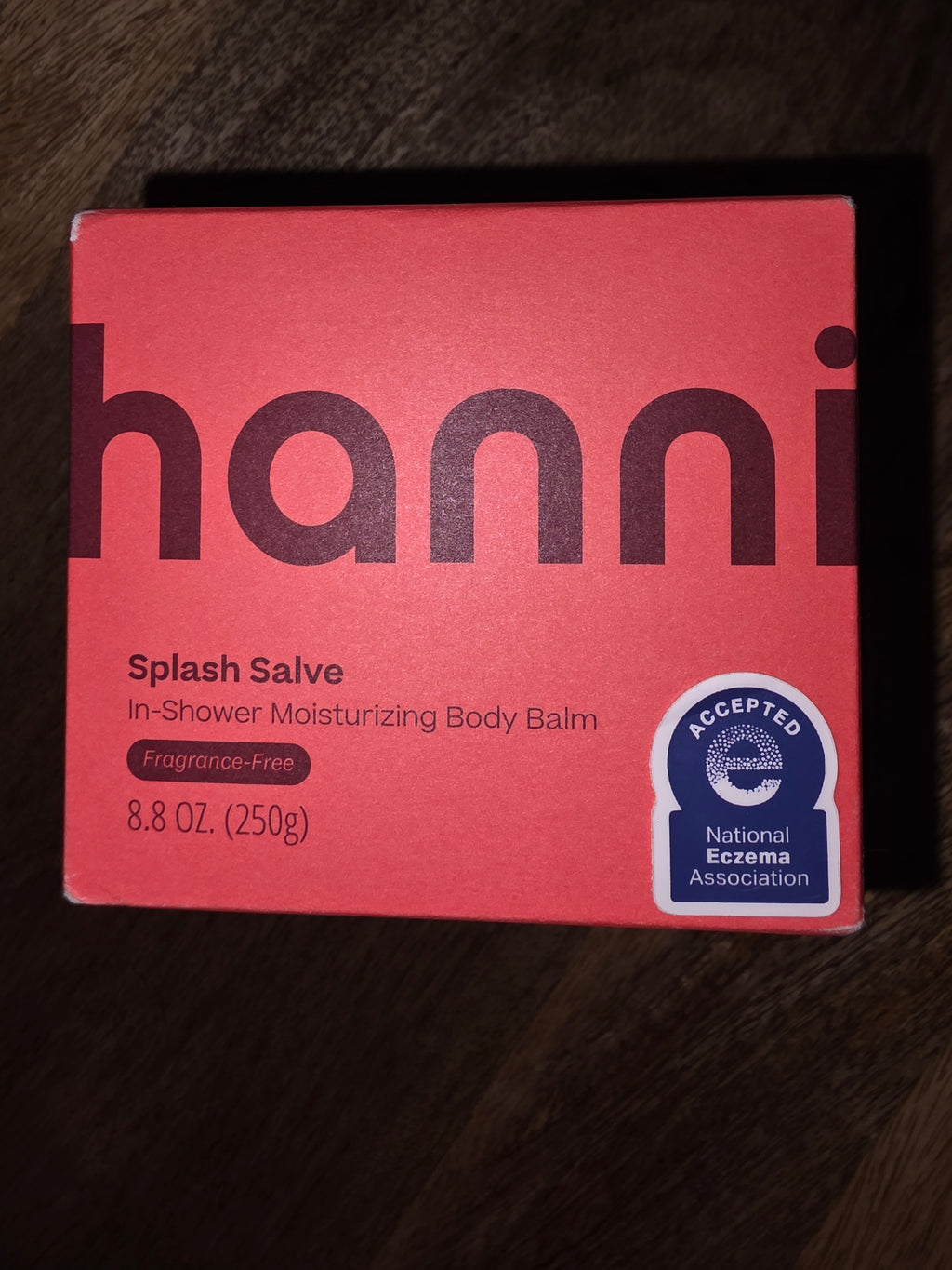 Hanni in shower salve