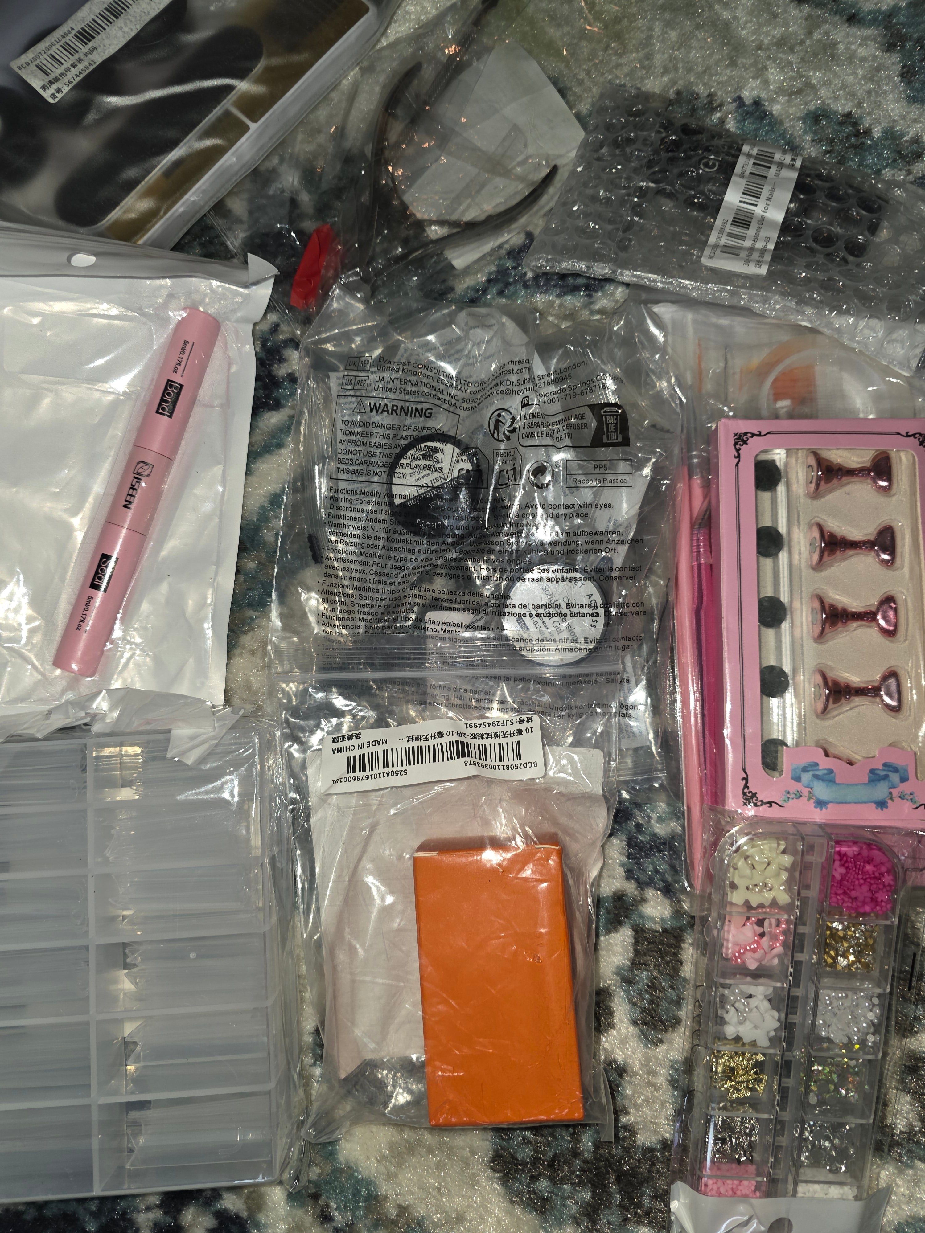 Everything you need to do eyelashes and your nails !