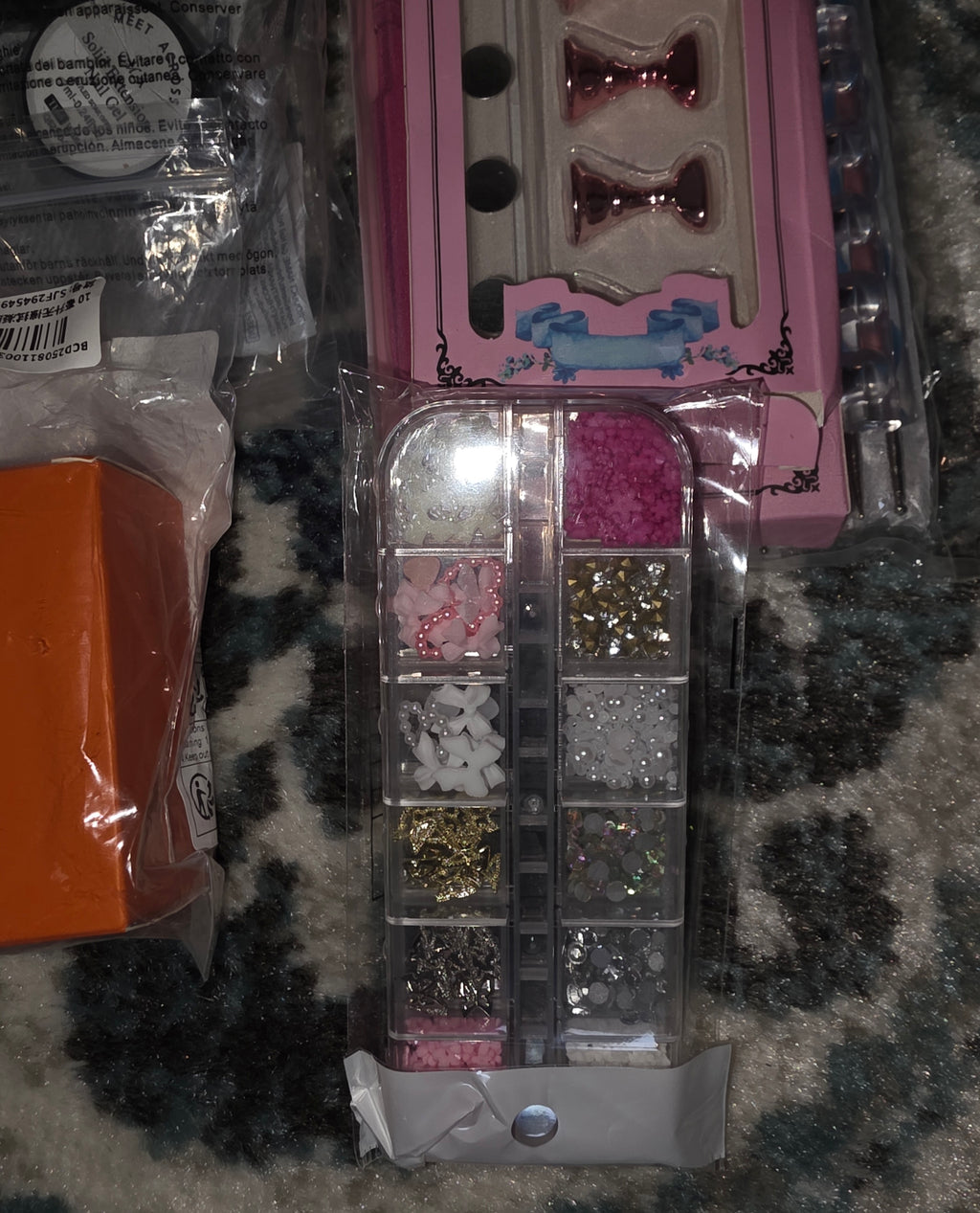 Everything you need to do eyelashes and your nails !