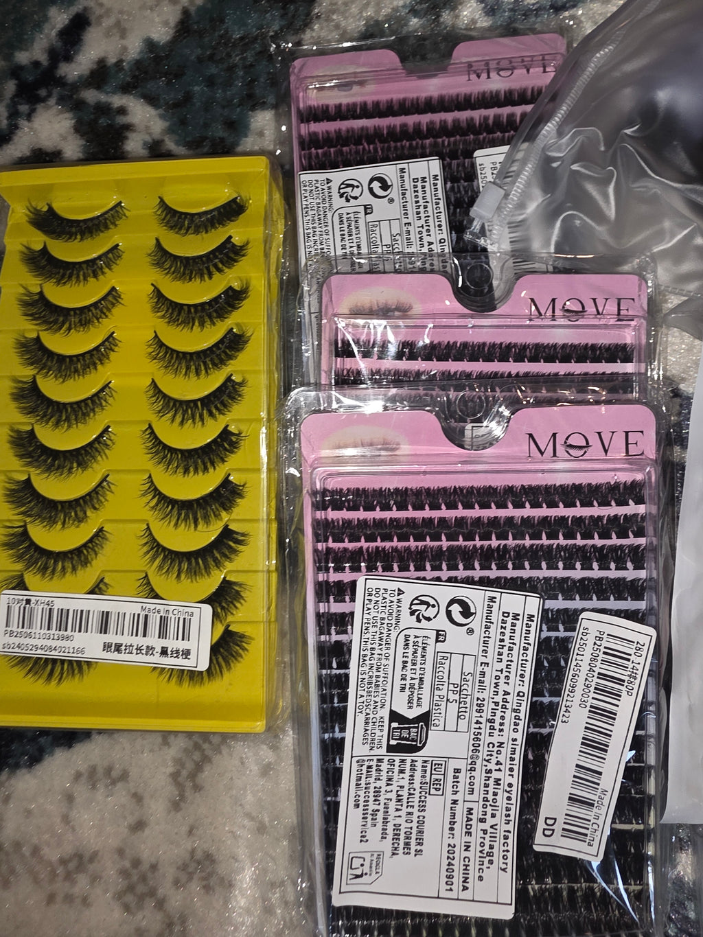 Everything you need to do eyelashes and your nails !