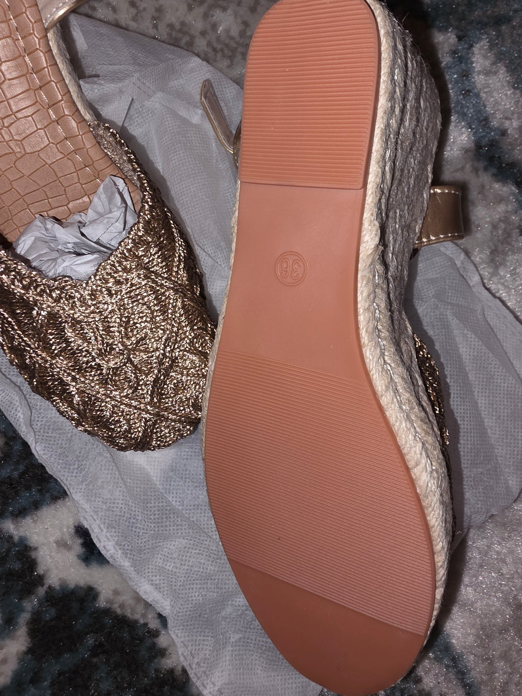 Very pretty gold sandel
