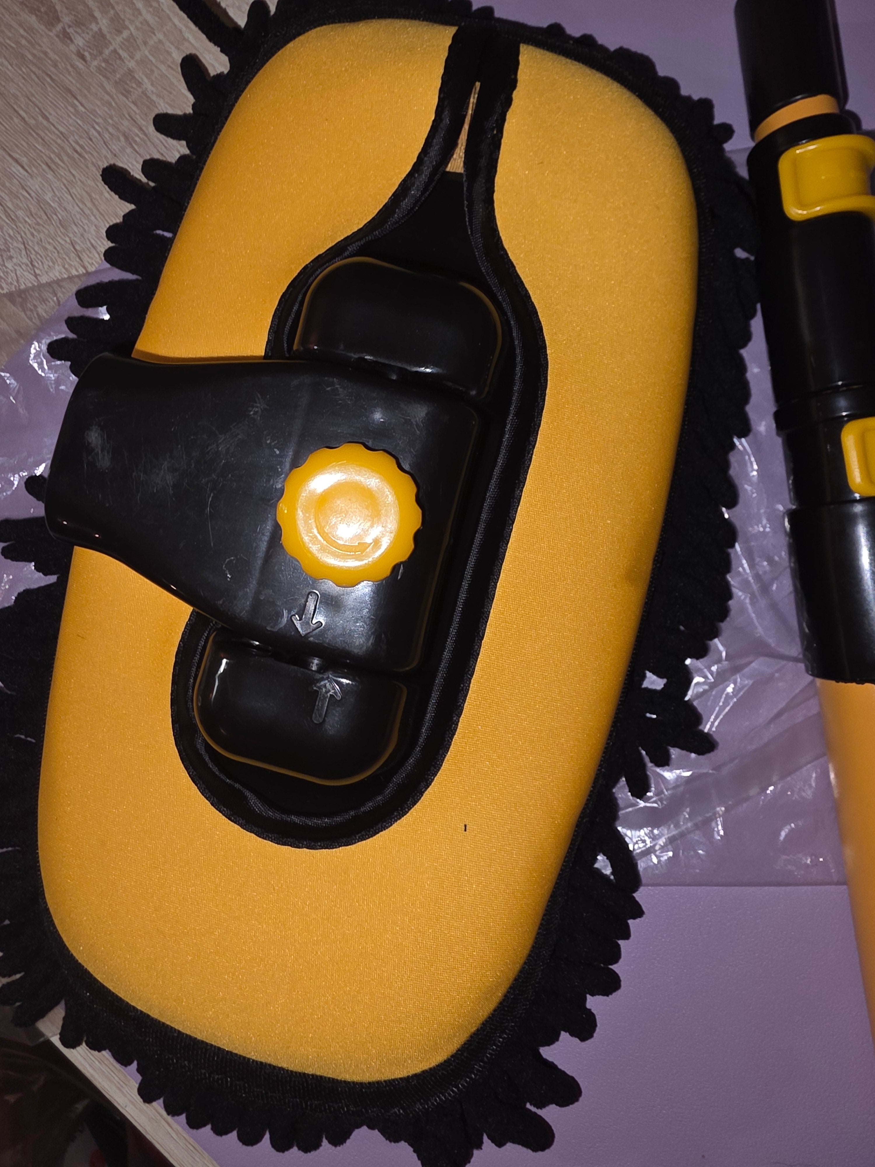 Duster / mop for car