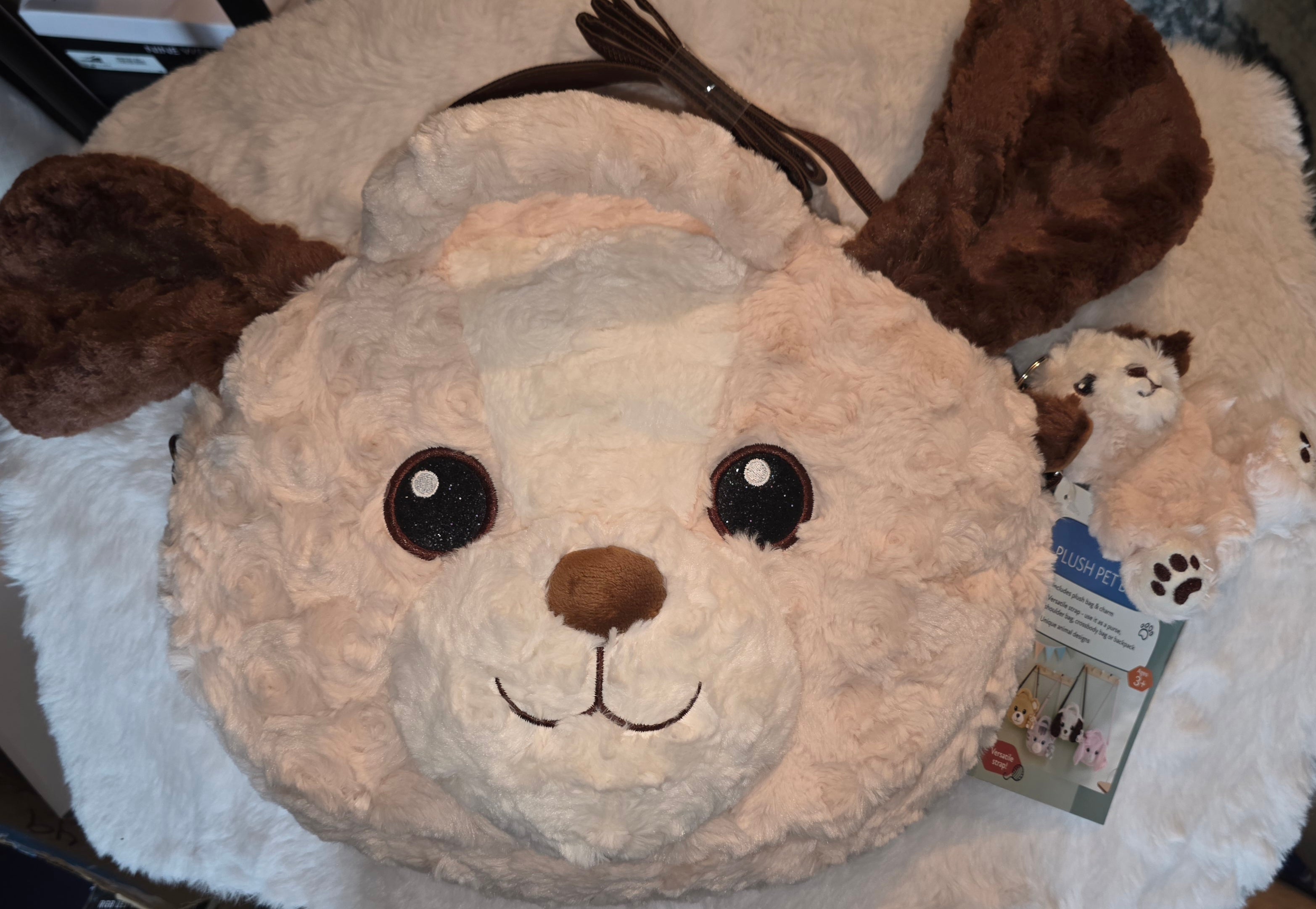 Doggy Bag with strap and handels and a plushie