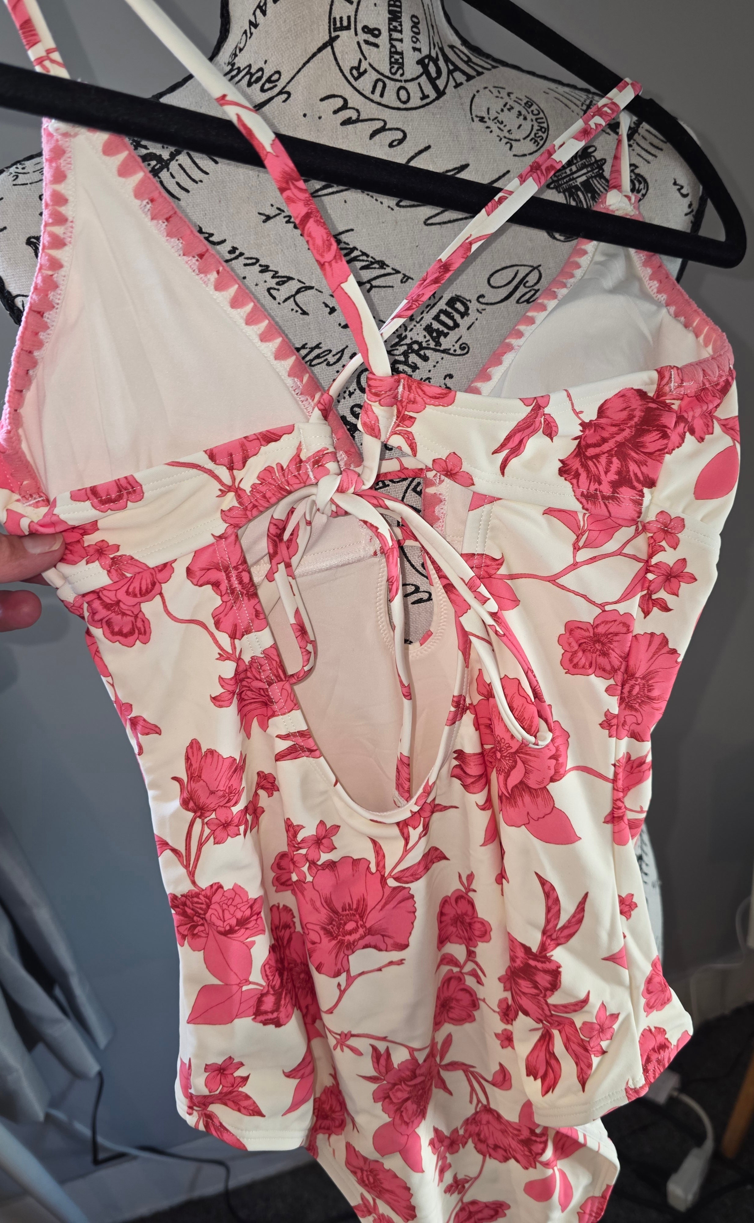 Cupshe swimsuit size meduim so pretty !