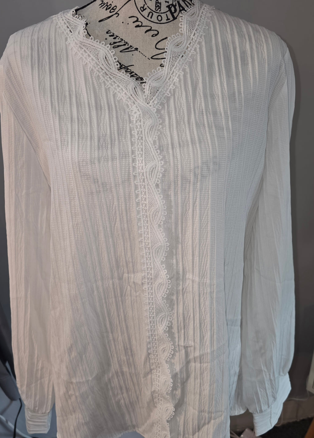 Light fabric whit long sleeve shirt