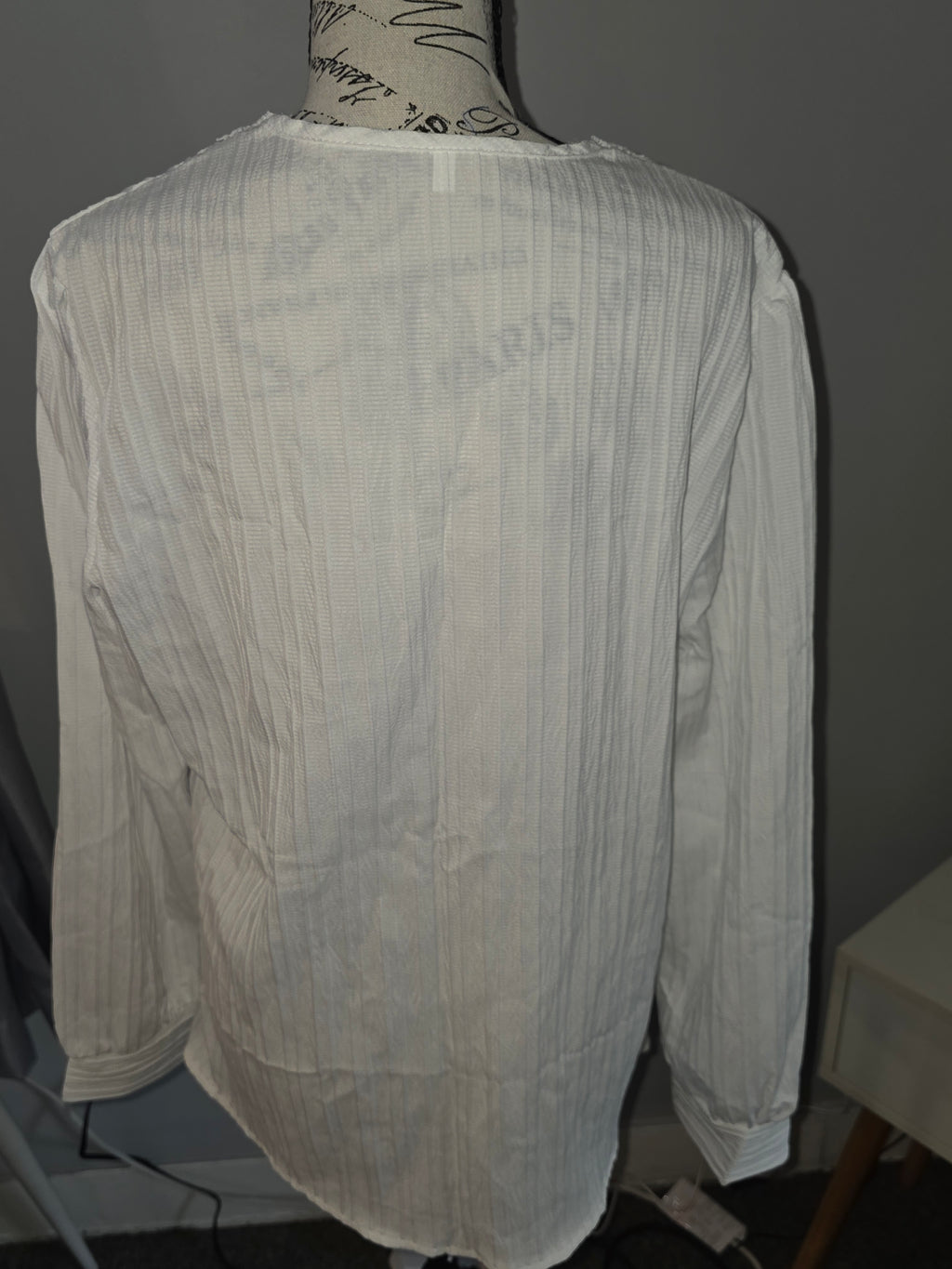 Light fabric whit long sleeve shirt
