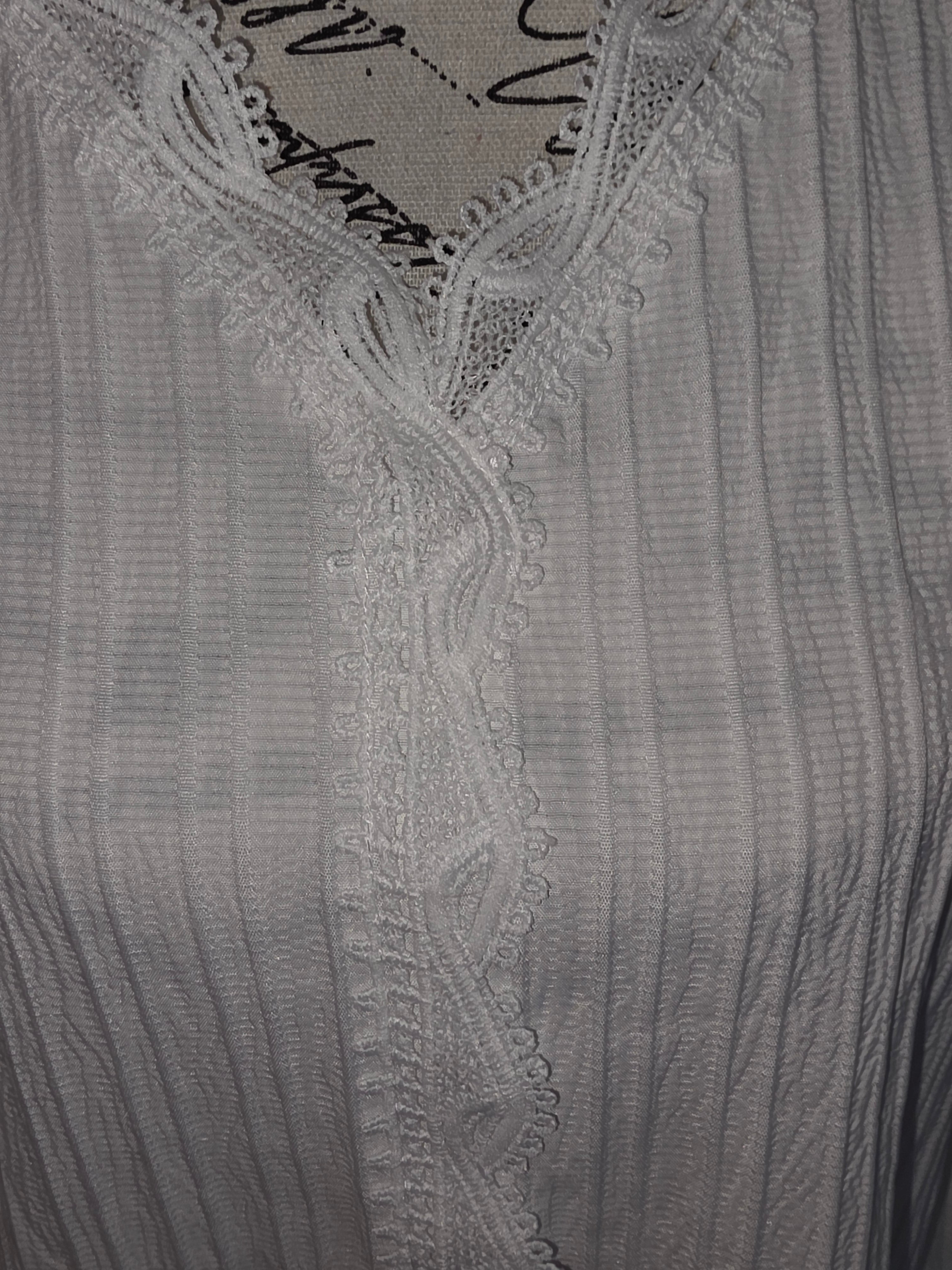 Light fabric whit long sleeve shirt