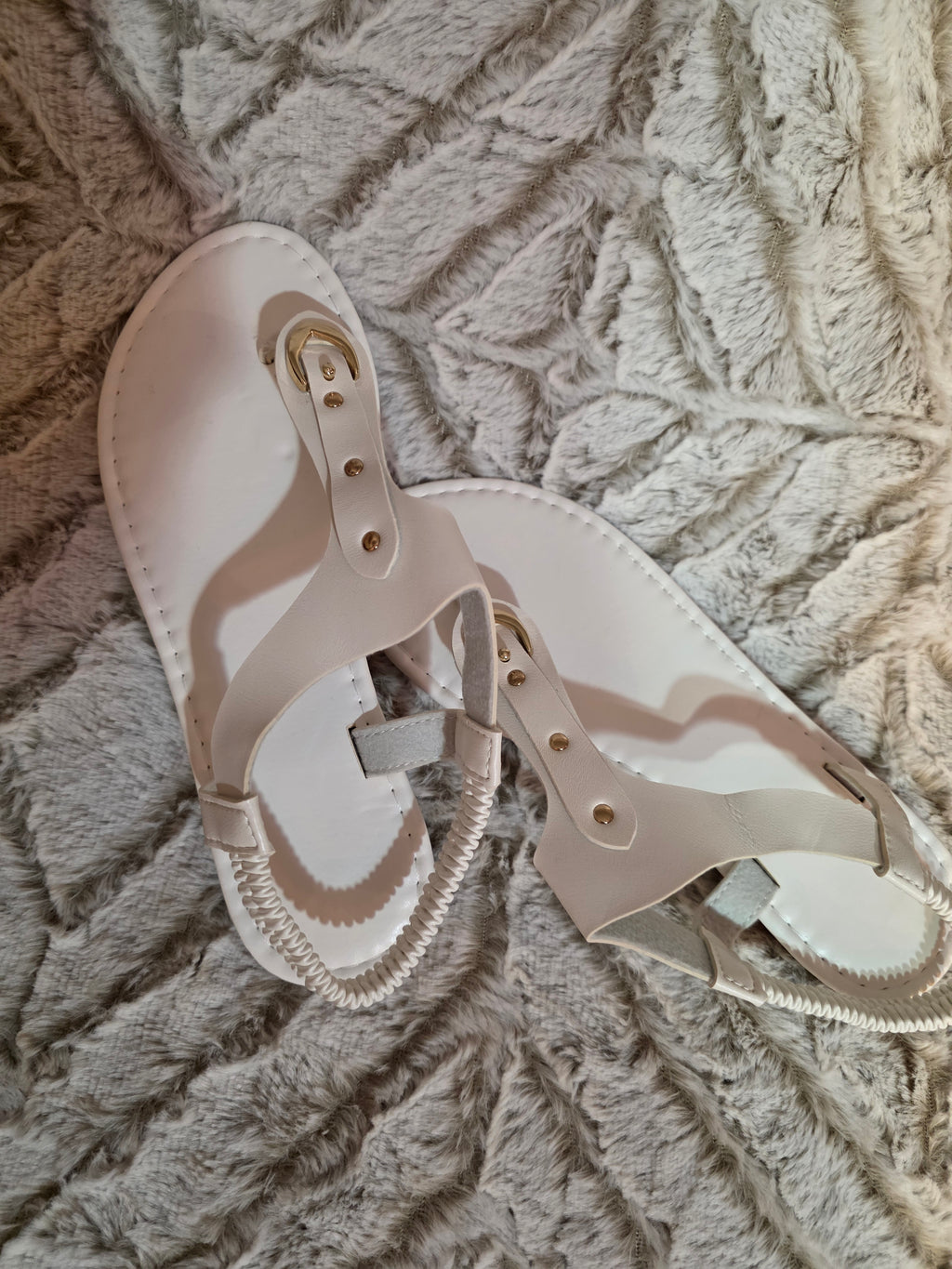 White flat sandel