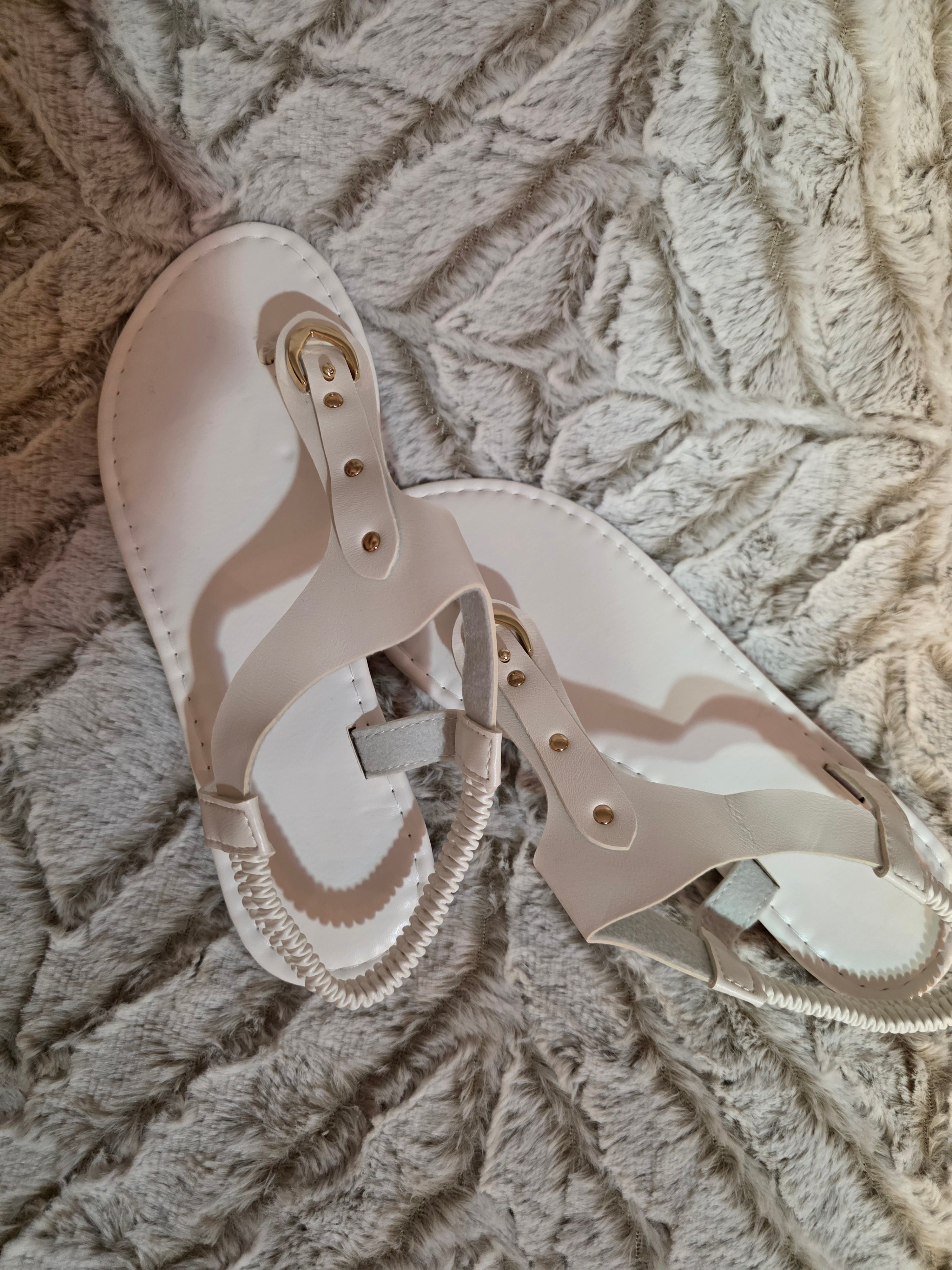 White flat sandel