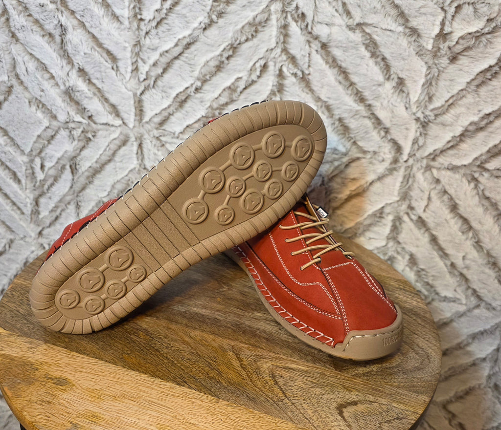 Red sports shoe size 10 mens us