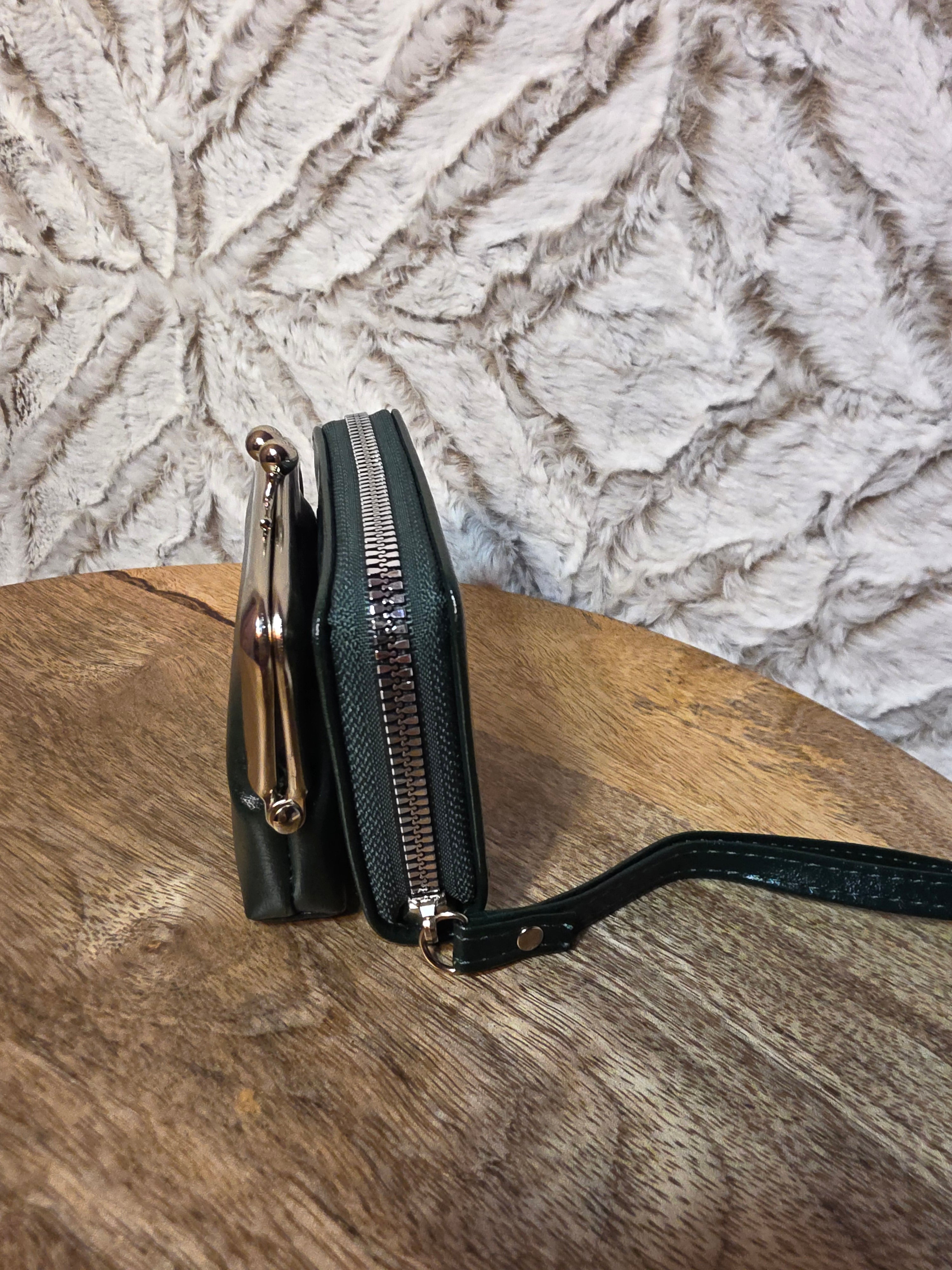 Changé purse / wallet card holder