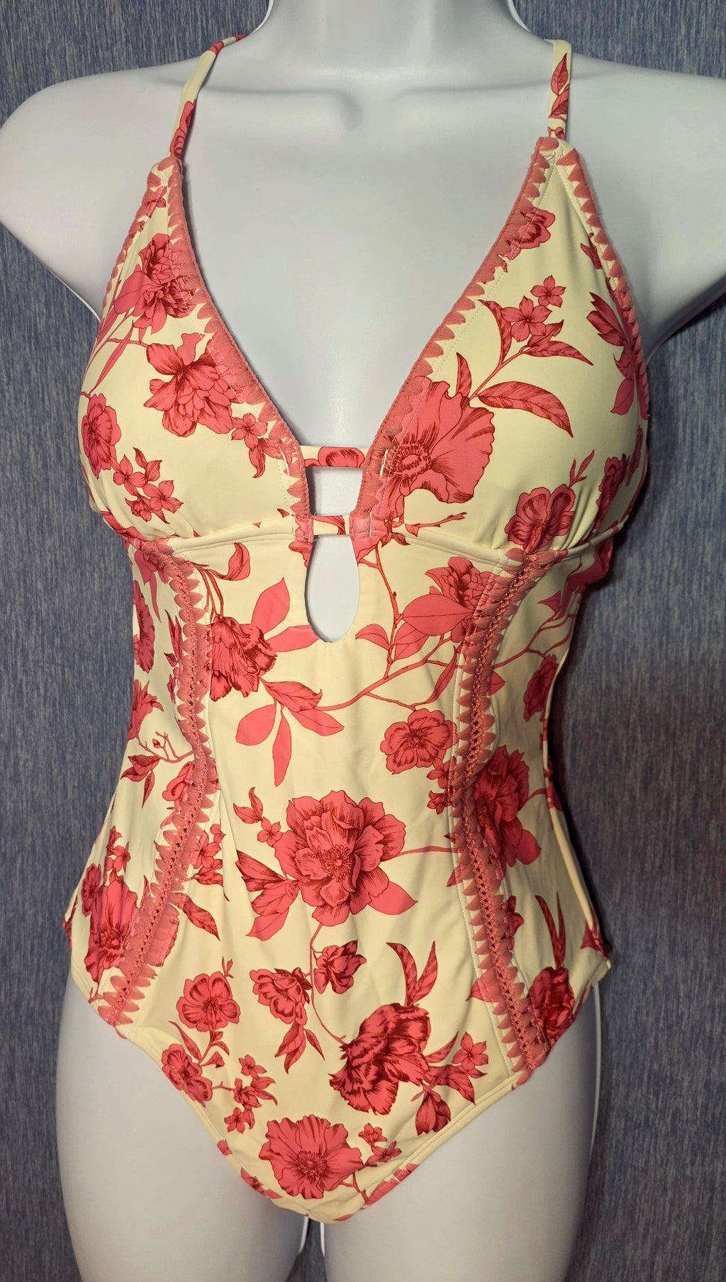 Cupshe swimsuit size meduim so pretty !
