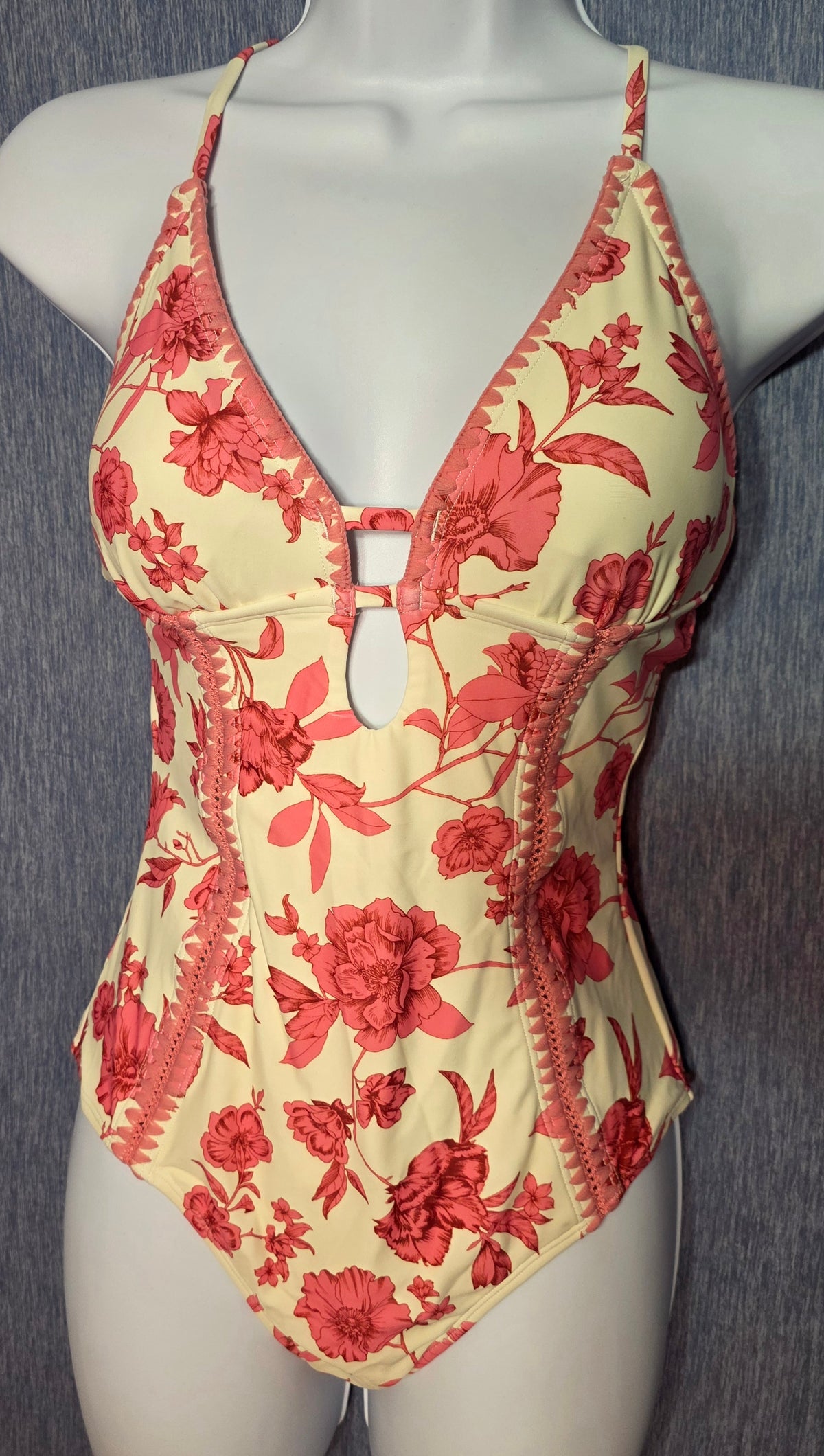Cupshe swimsuit size meduim so pretty !