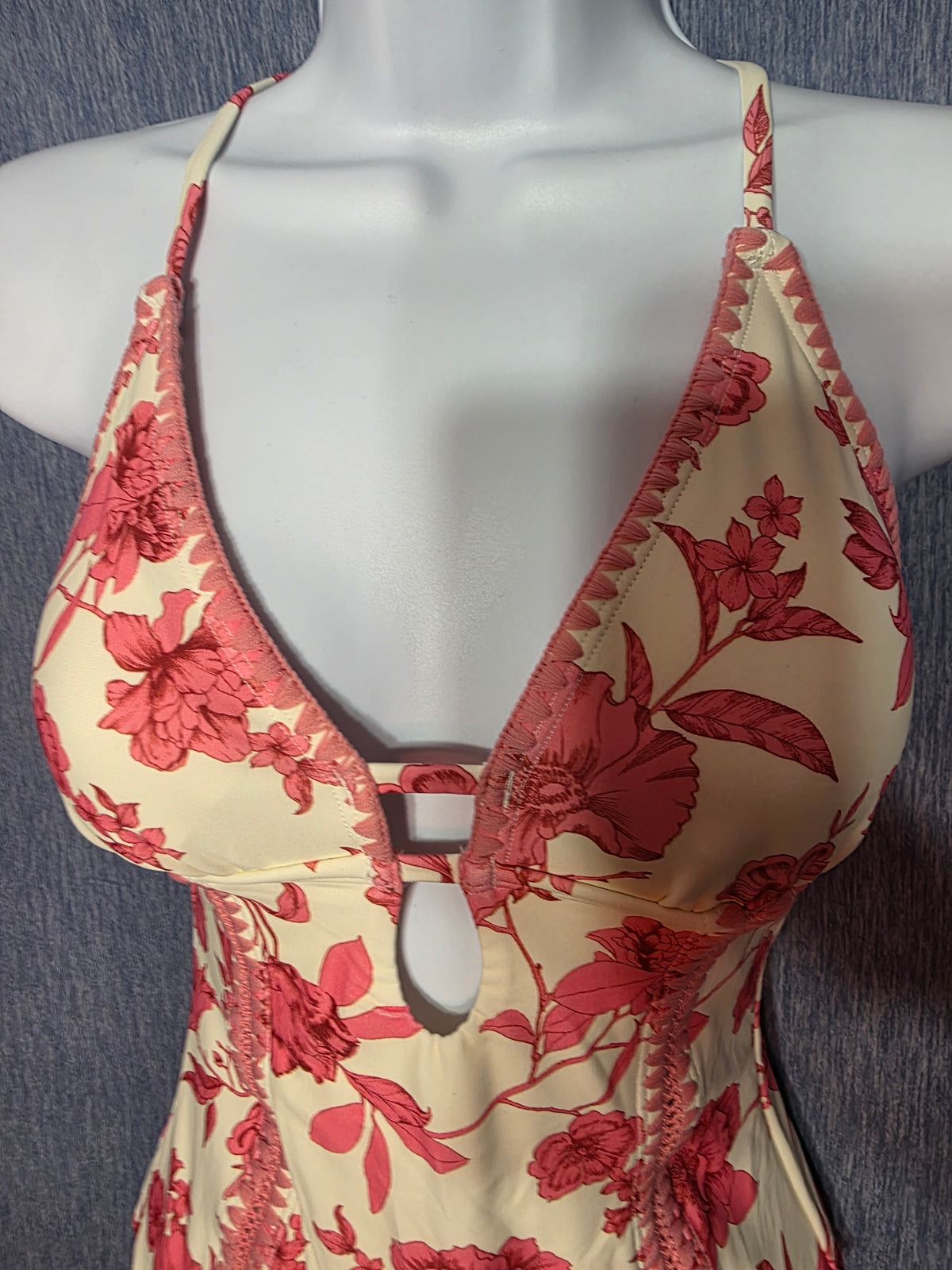 Cupshe swimsuit size meduim so pretty !