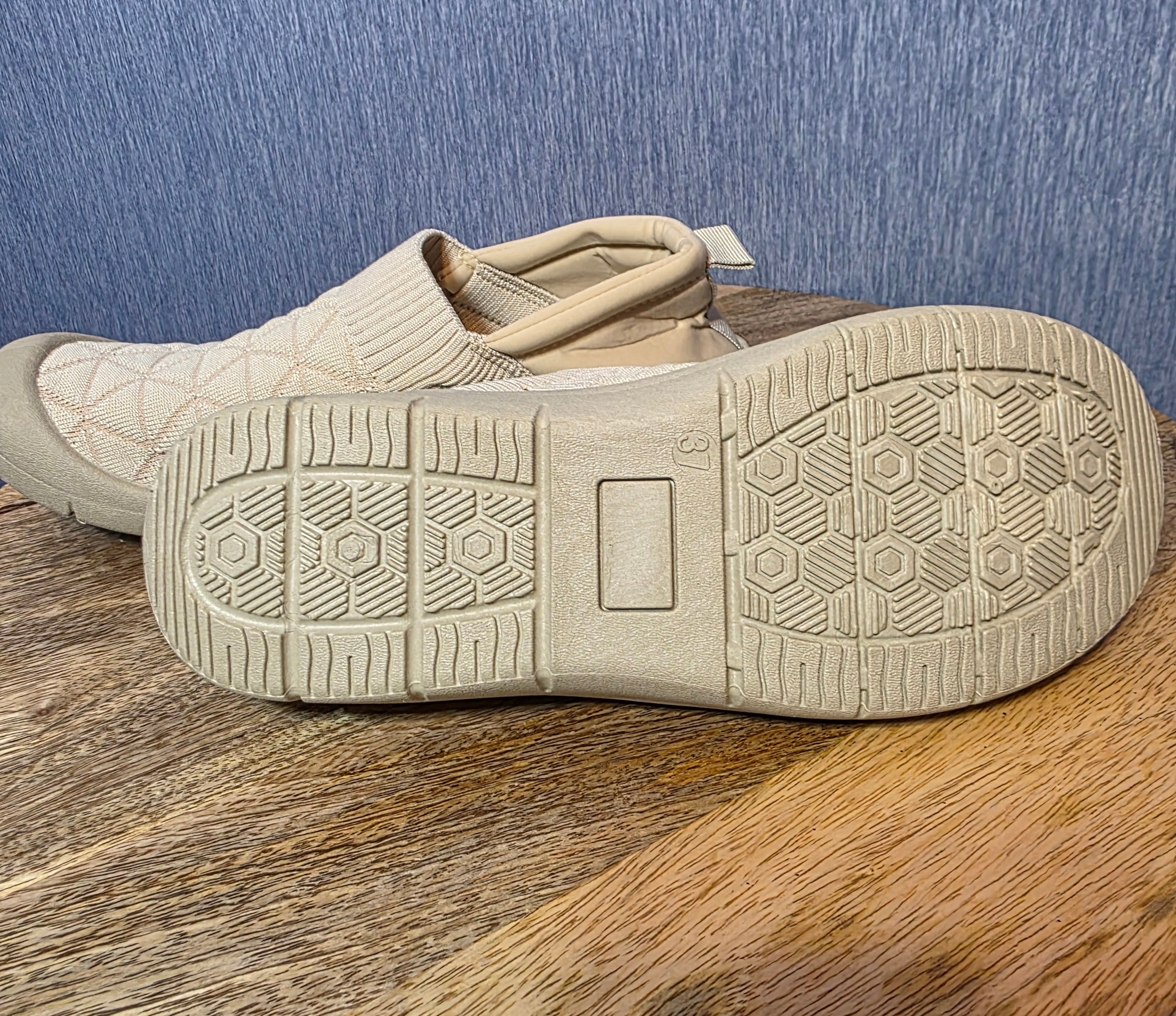 Womens 6.5 comfort slip on shoes