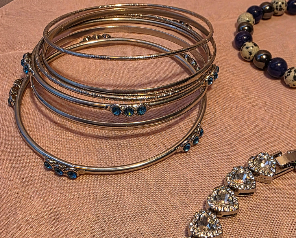 Very pretty costume jewelry bundle