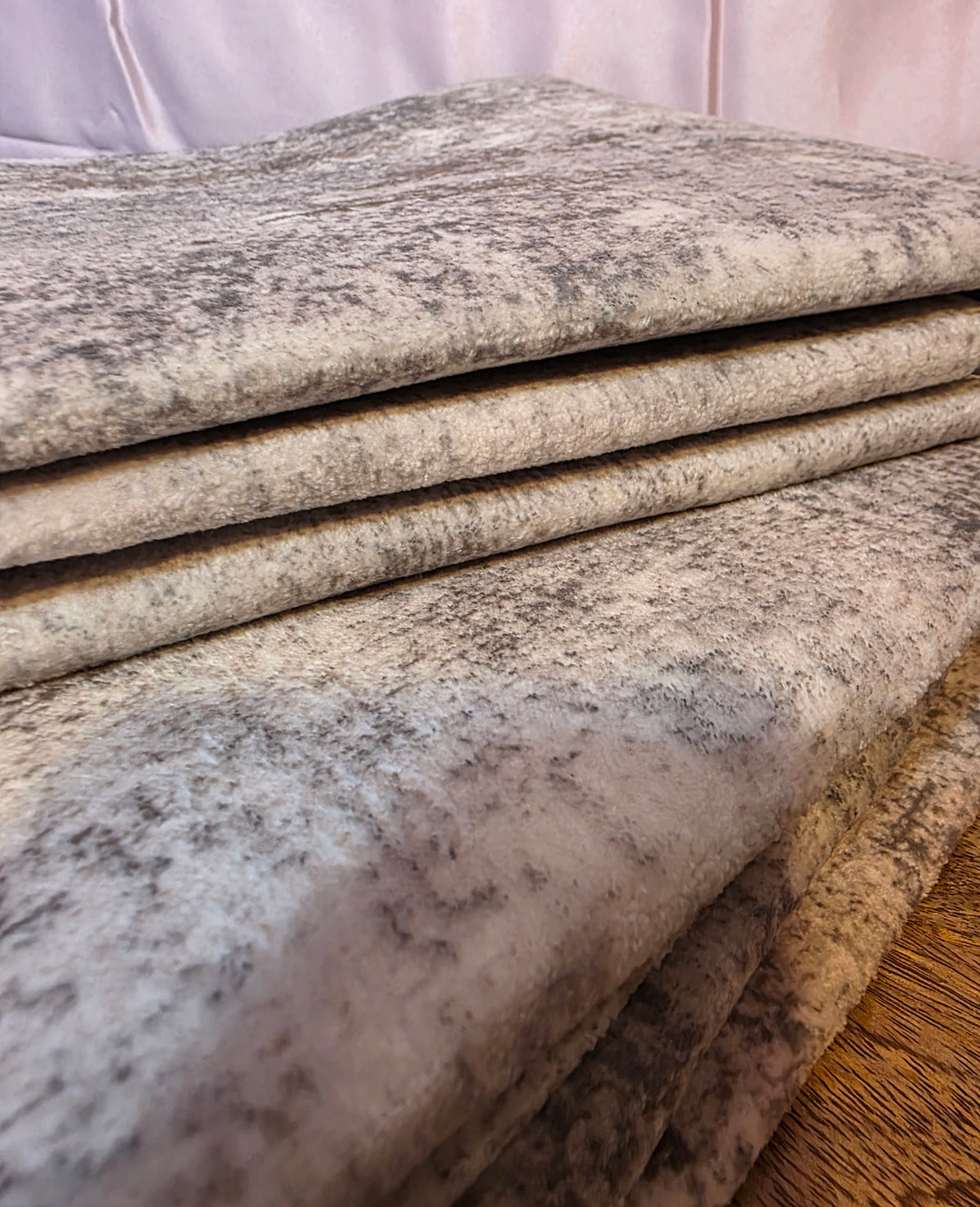 2 piece set area rugs one small one meduim