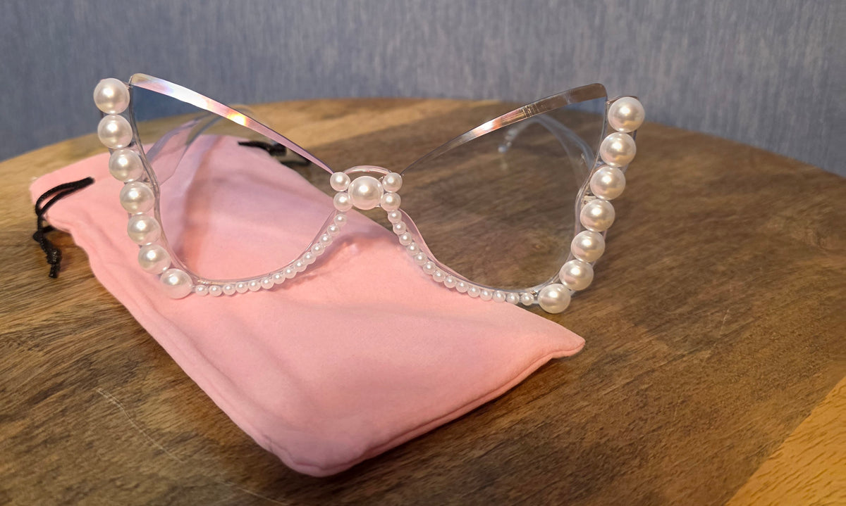 Pearl Fashion Glasses with velvet pink carry bag
