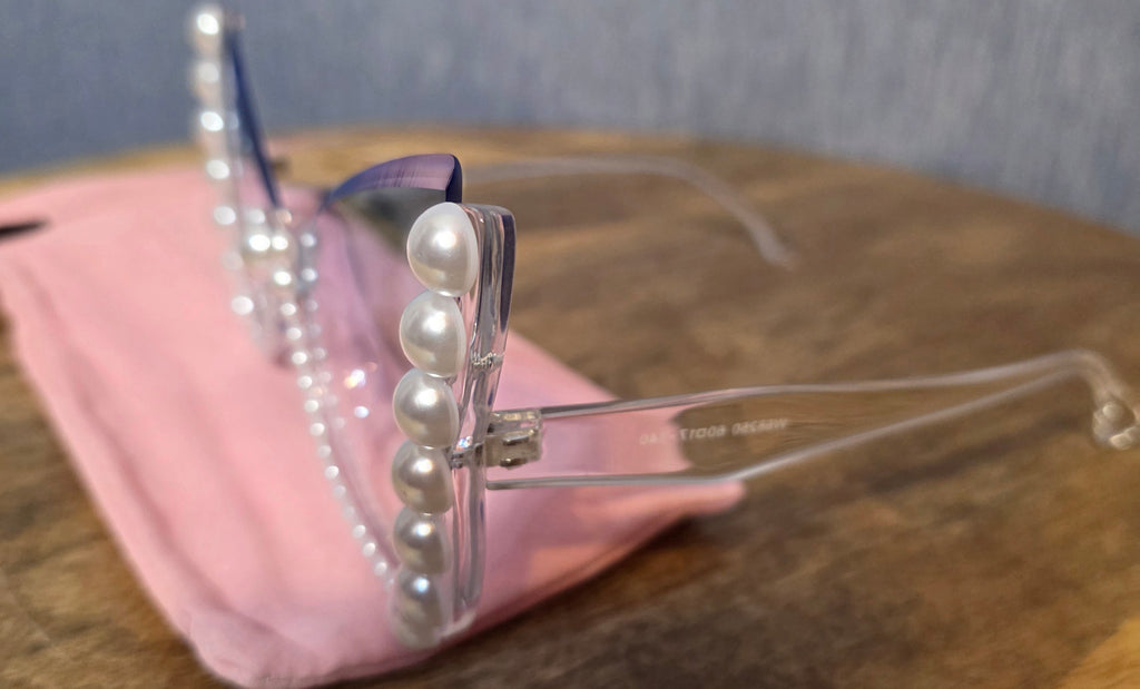 Pearl Fashion Glasses with velvet pink carry bag