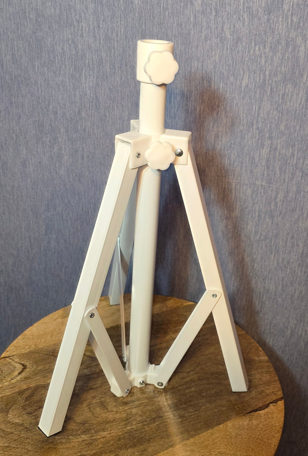Foldable and portable umbrella base / stand