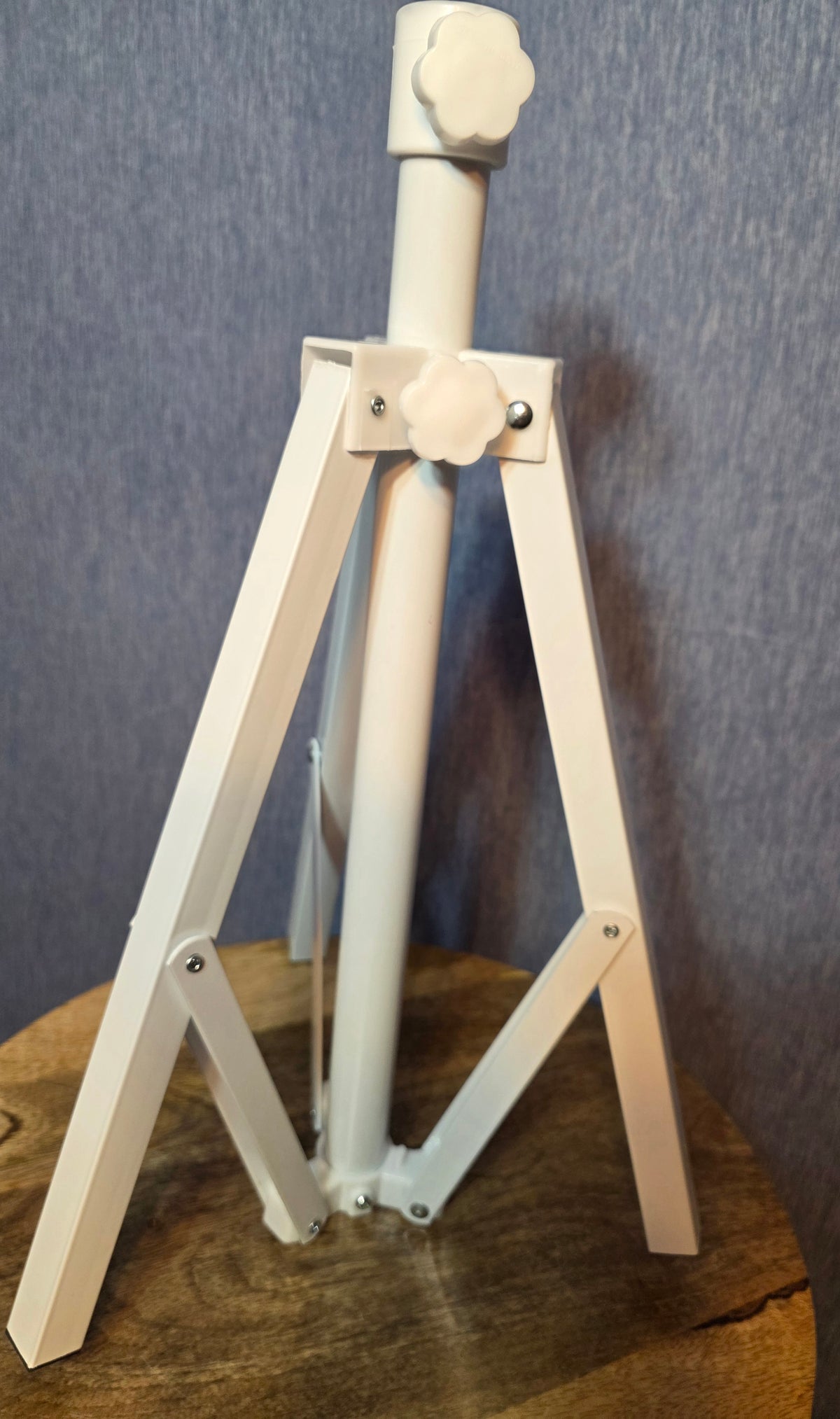 Foldable and portable umbrella base / stand