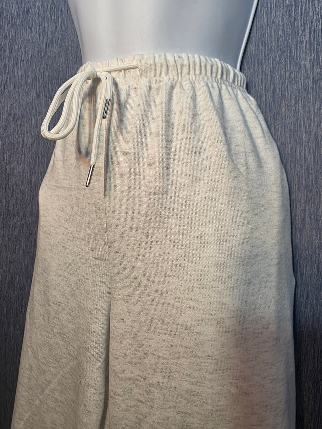 Light Grey meduim size sweat pants pockets drawstring
