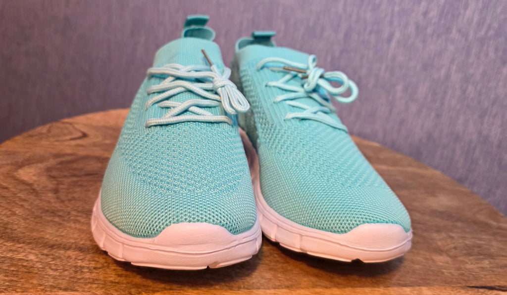 Light weight shoes size 9 to 9.5 in US