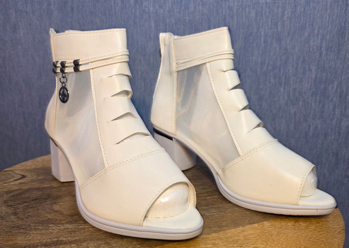 White shoe for women