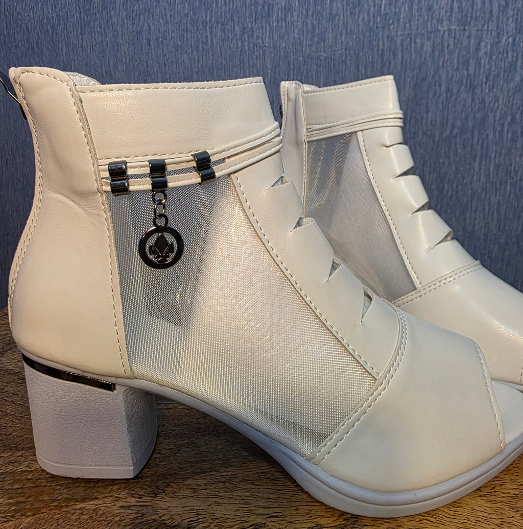 White shoe for women