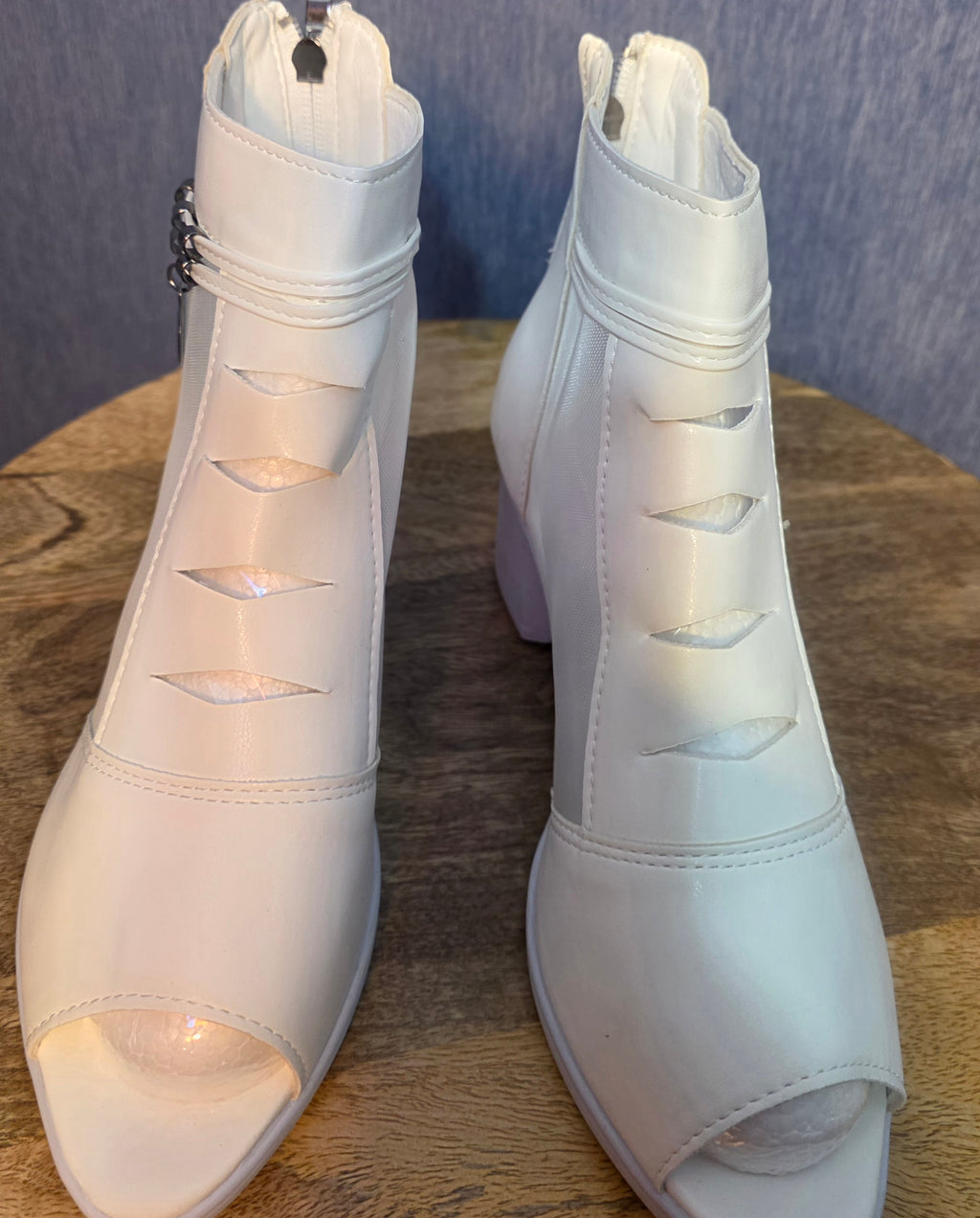 White shoe for women