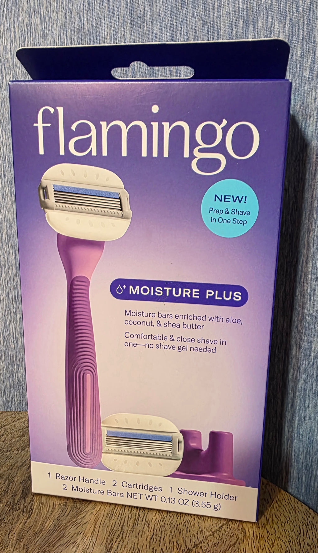 Flamingo moisture plus 1 razor 2 cartridges 1 shower holder has moisture bars on razor heads
