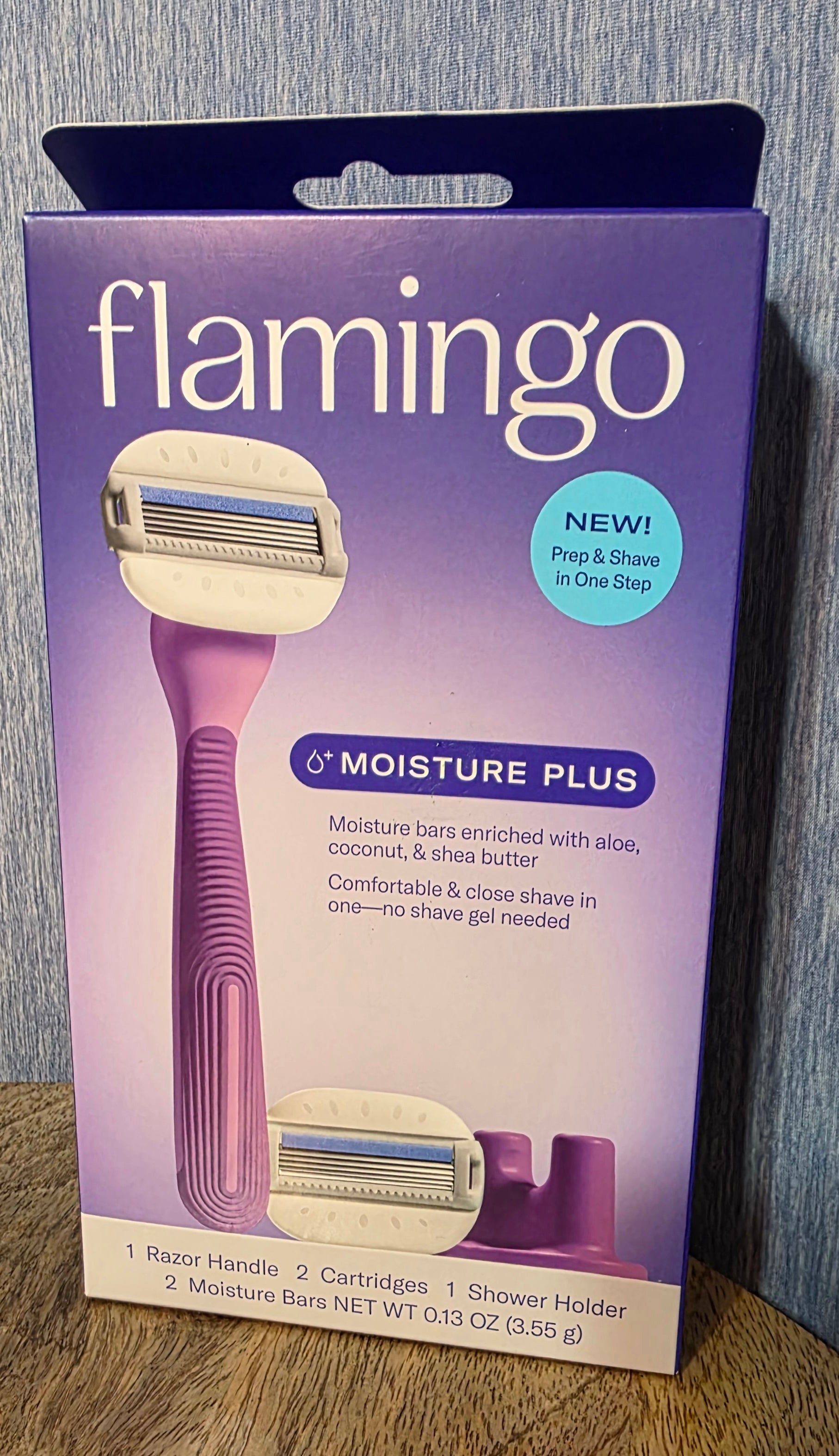 Flamingo moisture plus 1 razor 2 cartridges 1 shower holder has moisture bars on razor heads