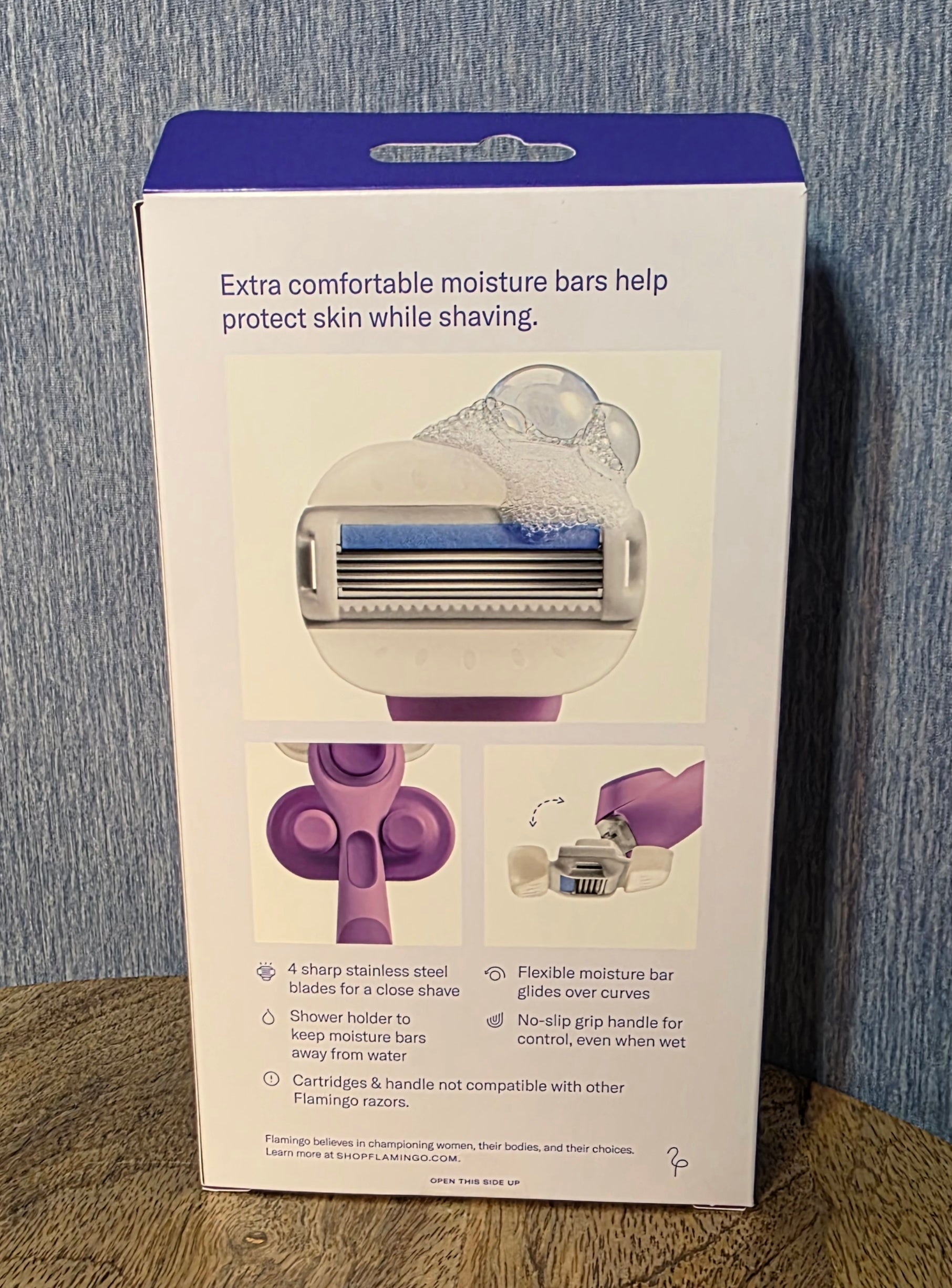 Flamingo moisture plus 1 razor 2 cartridges 1 shower holder has moisture bars on razor heads
