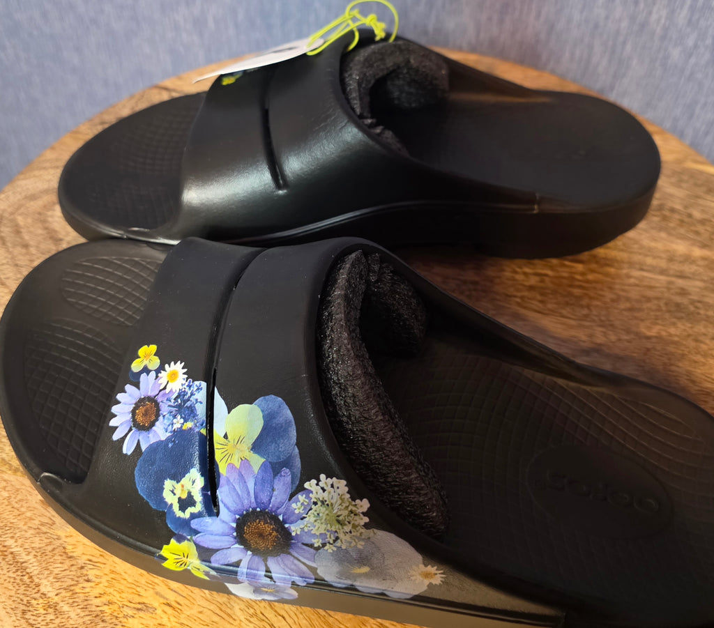 OOFOS slip on size 10usa