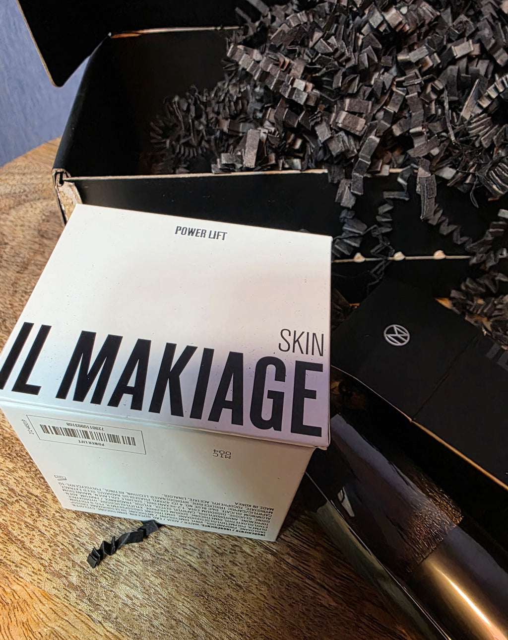 IL MAKIAGE  SKIN POWER LIFT CREAM WITH KABUKI BRUSH