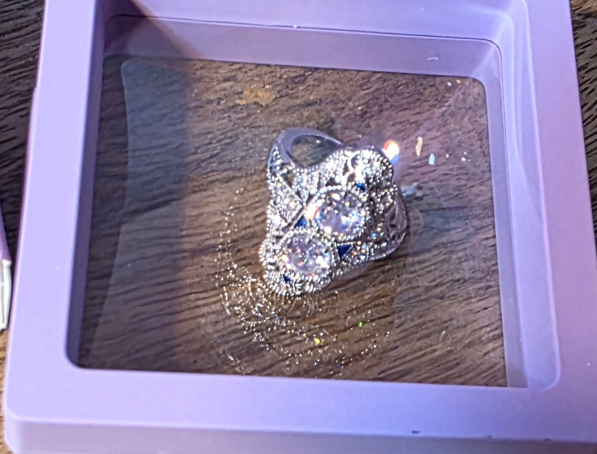 Keke Kiss ring size 6