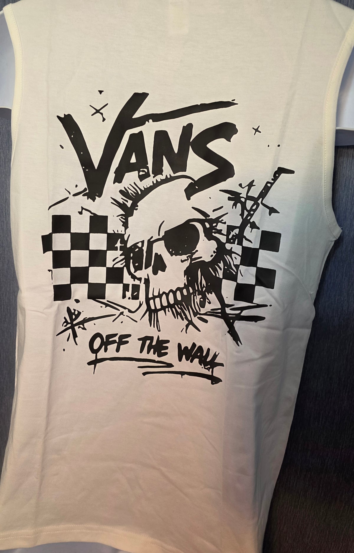 Vans off the wall tank