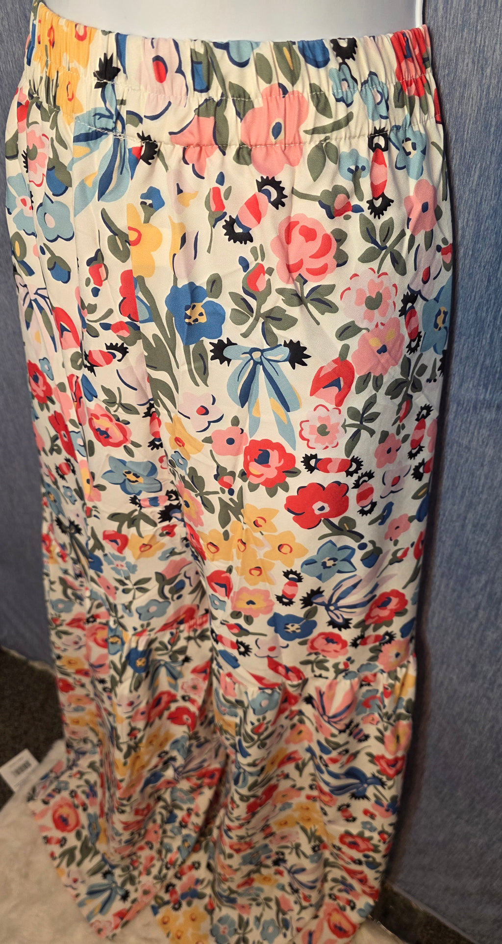 Light weight pants stretch around the  top