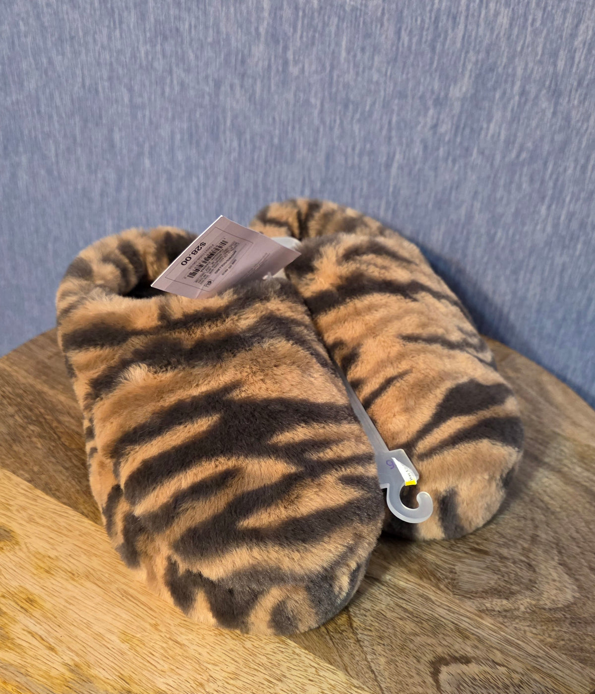 Auden fluffy house shoe indoor/outdoor Rubber sole
