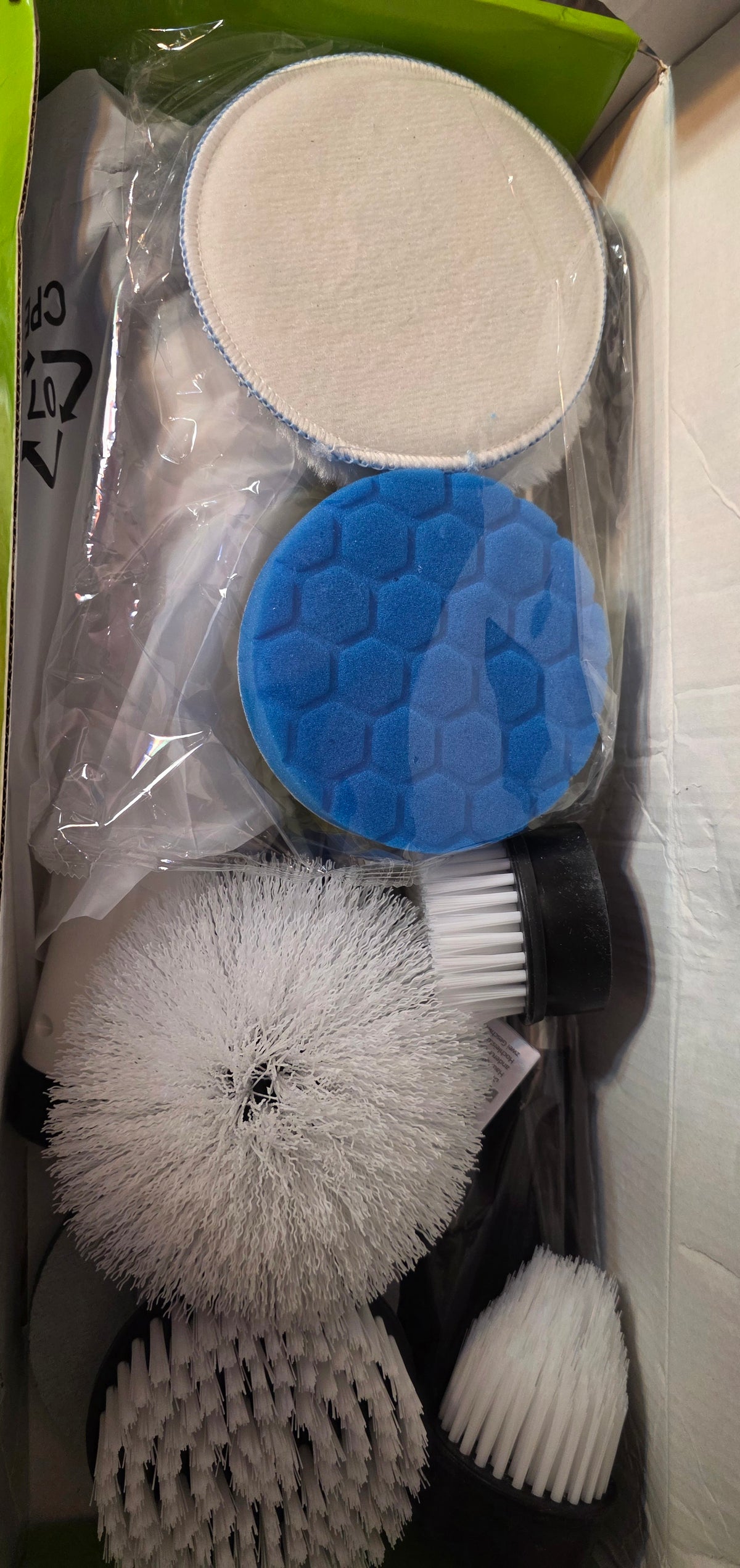 Electric cleaning brush multiple heads