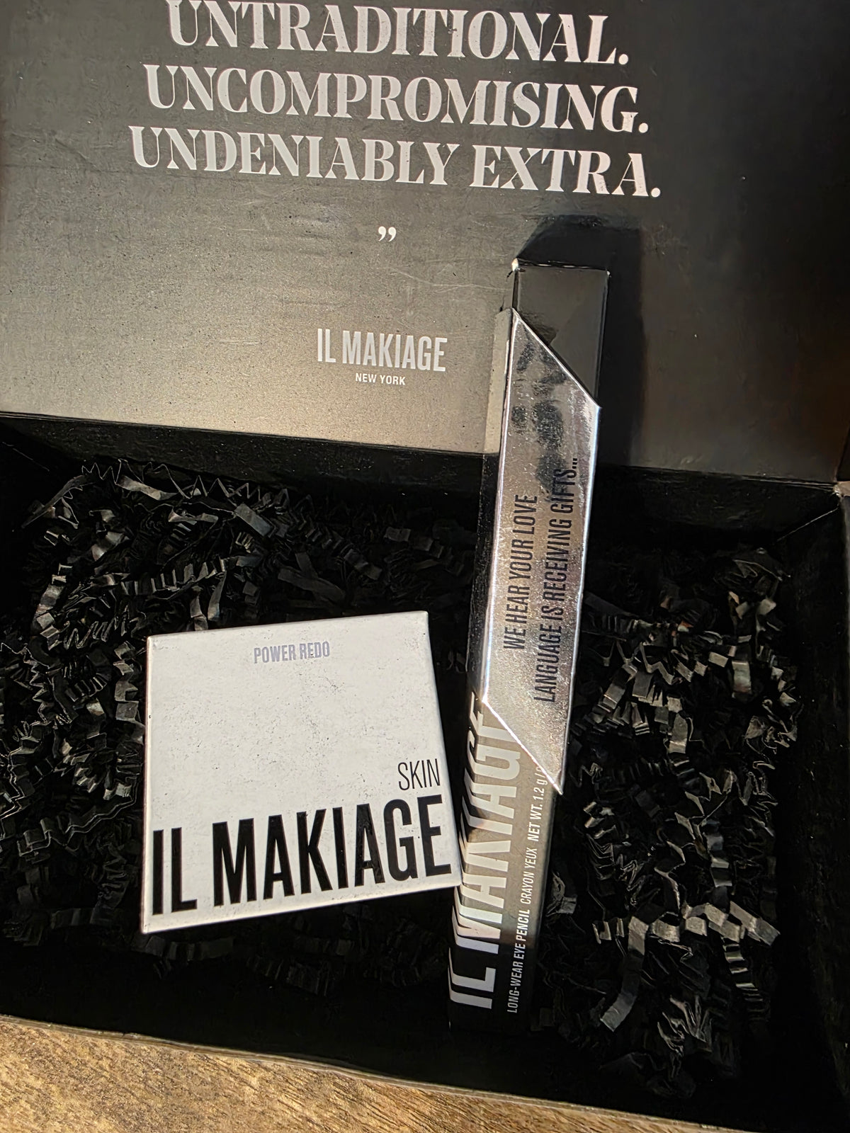 IL MAKIAGE skin power redo and long wear eye pencil in Batman