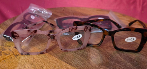 4 pair of reading glasses +2.00 strength