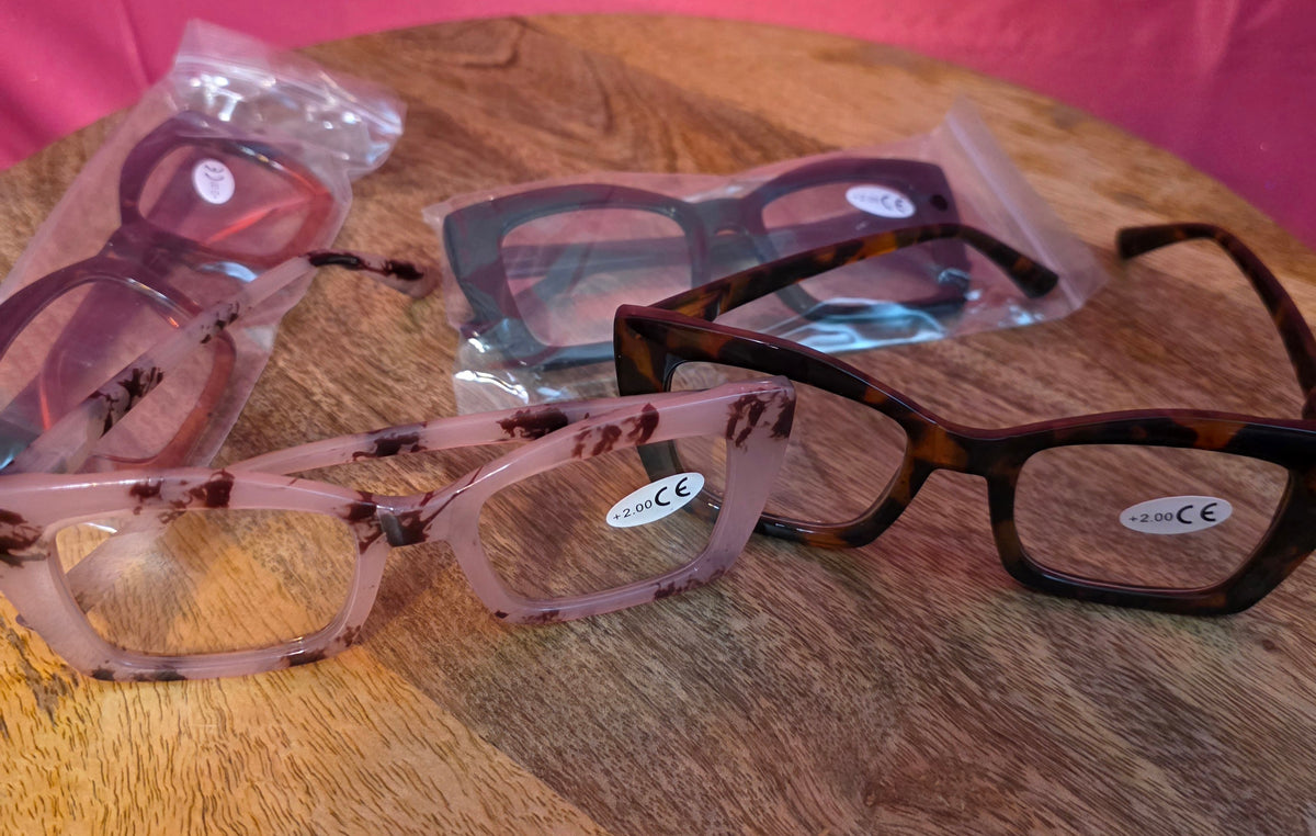 4 pair of reading glasses +2.00 strength