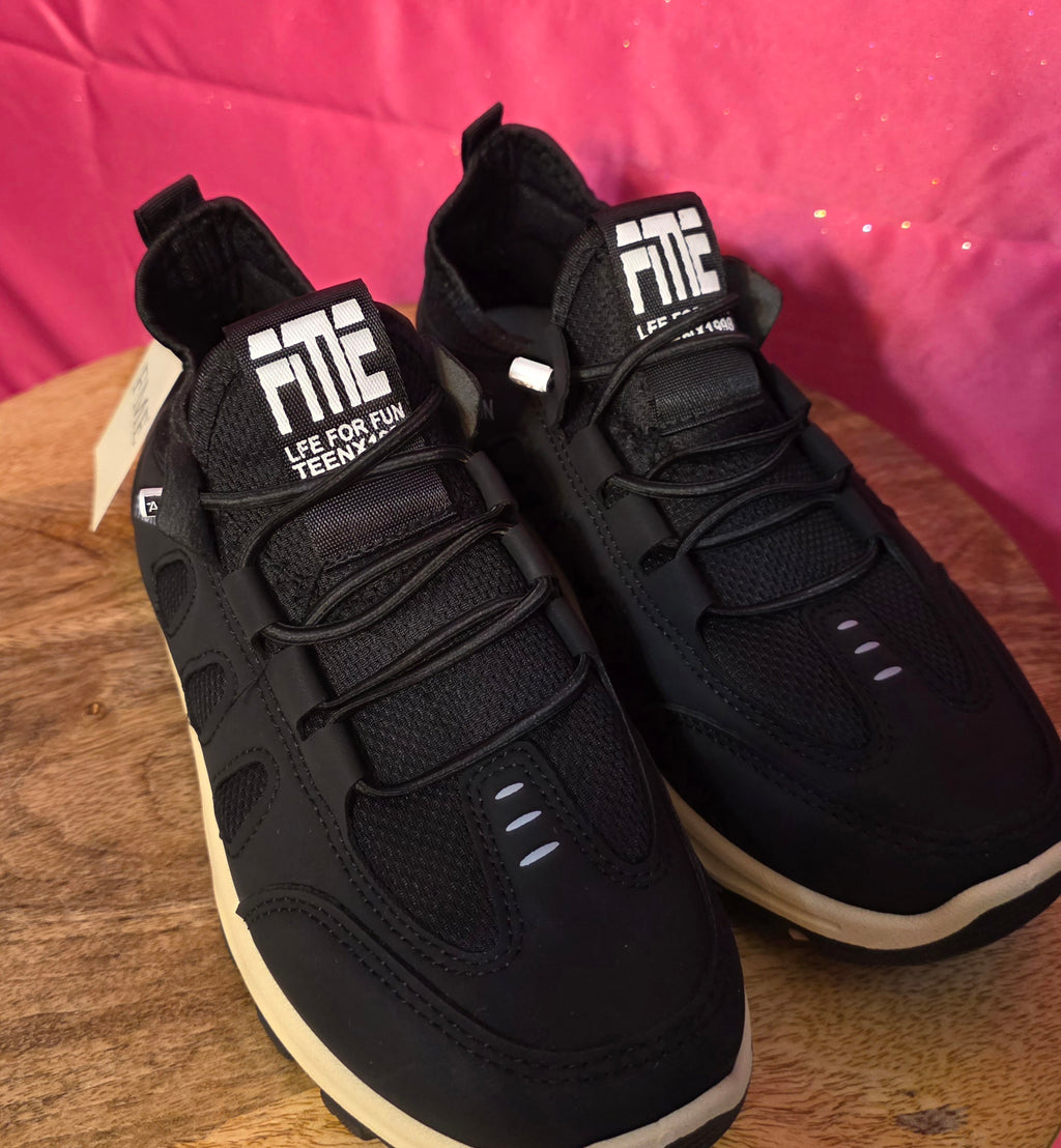 FME shoe in black size US womens 9 mens 7 (40)