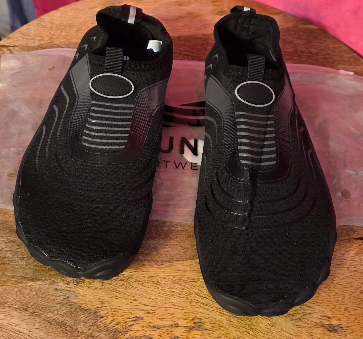 Grounded footwear men 6.5 womens 8