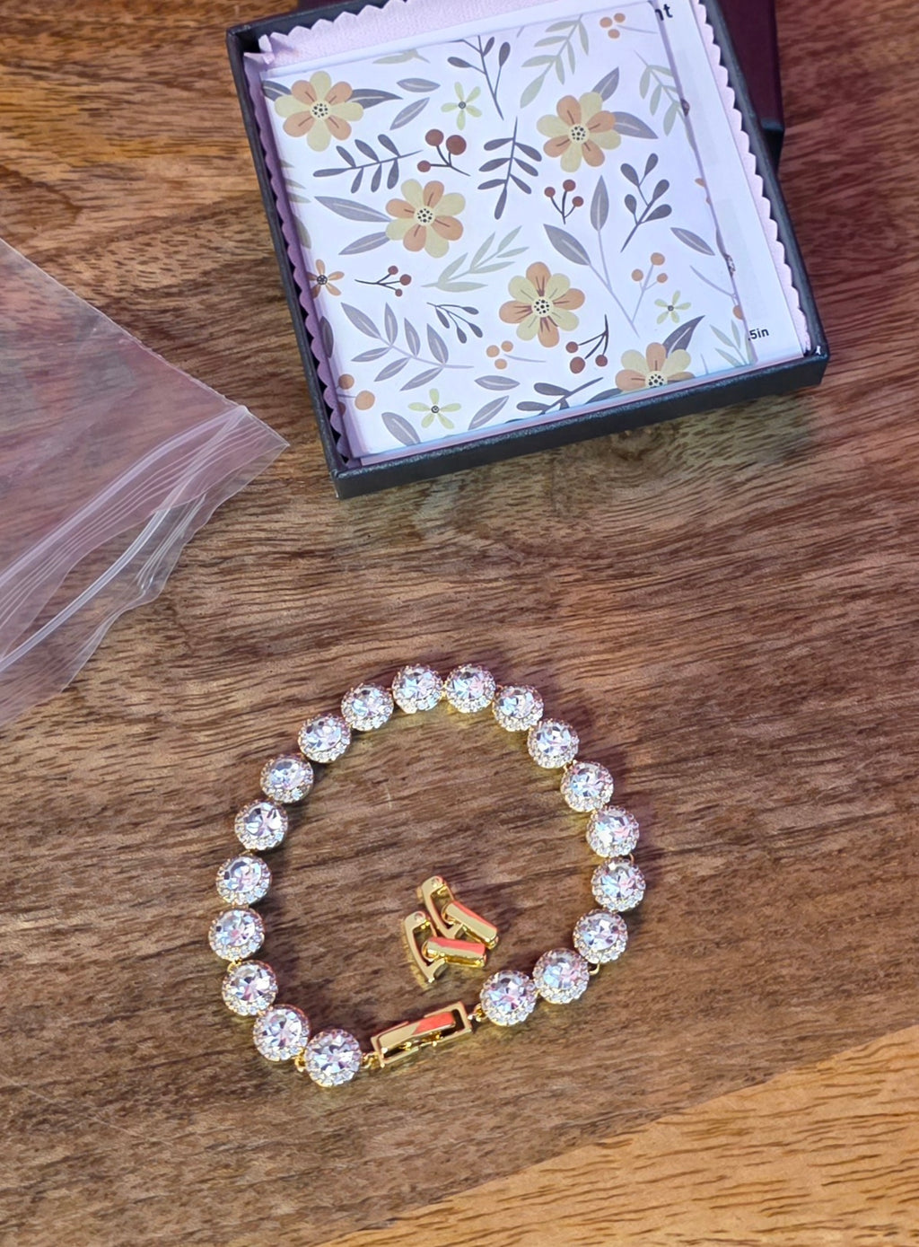 Mooham bracelet with 2 clips to change size