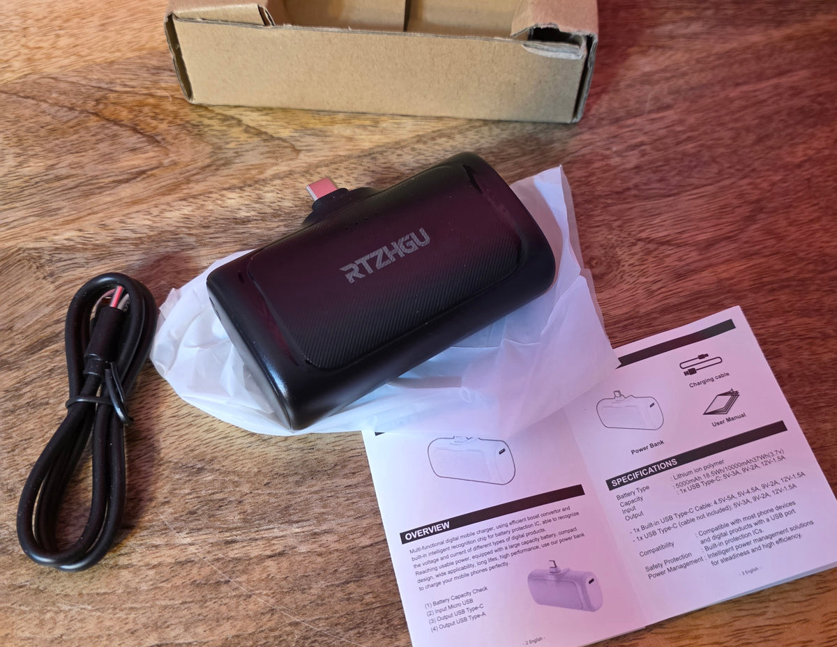 Digital mobile charger type C power bank