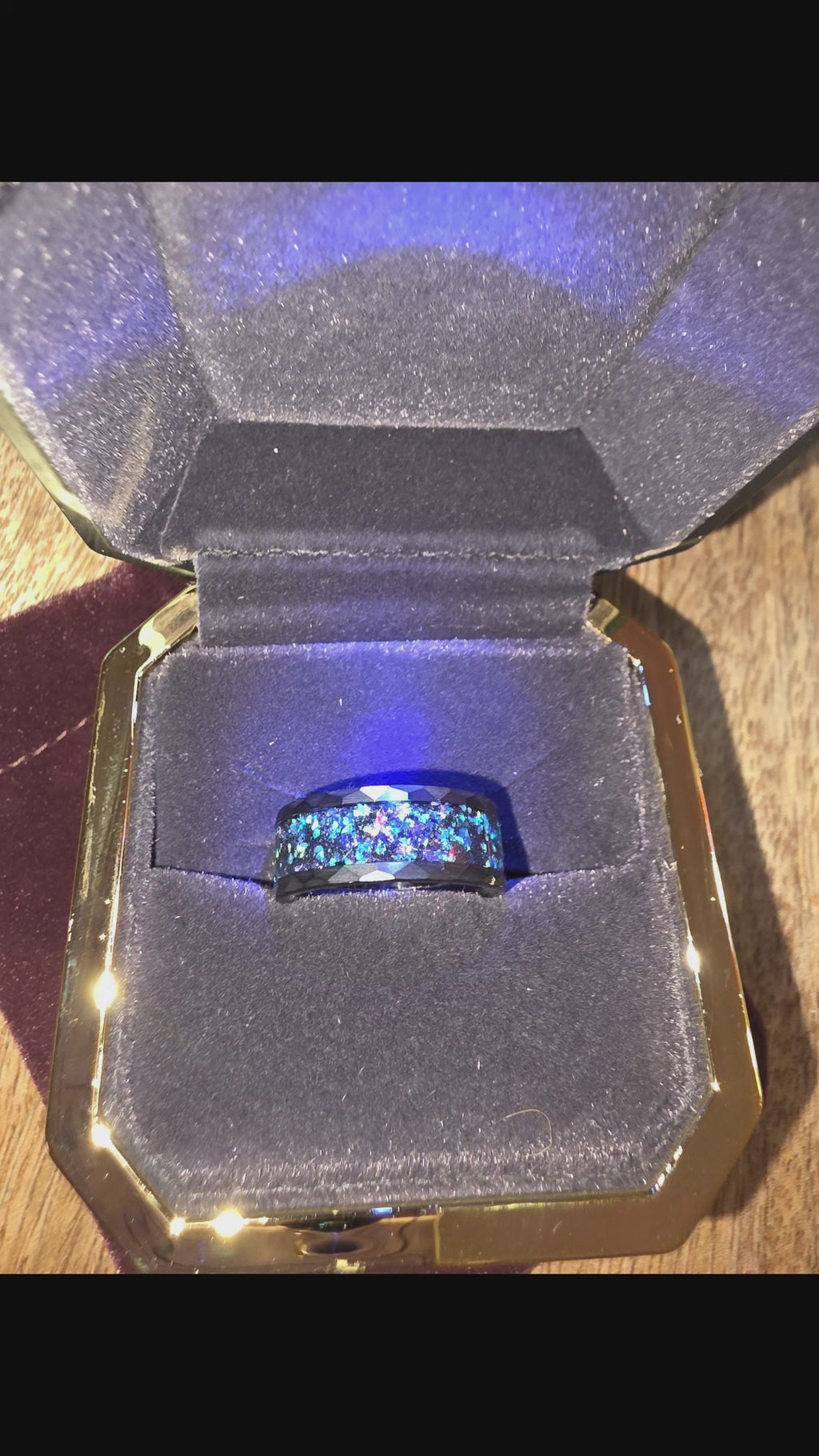 Beautiful size 7 ring with ring cover/lighted box / dust cover bag